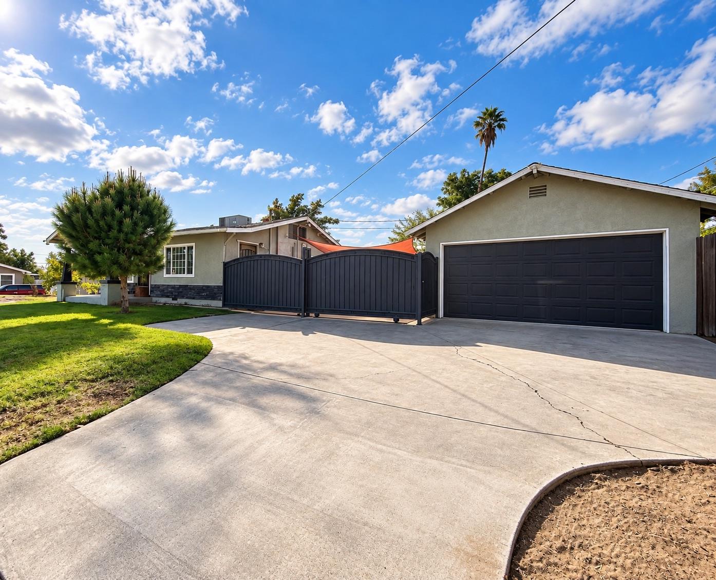1247 E Cortland Ave, Fresno, CA 93704