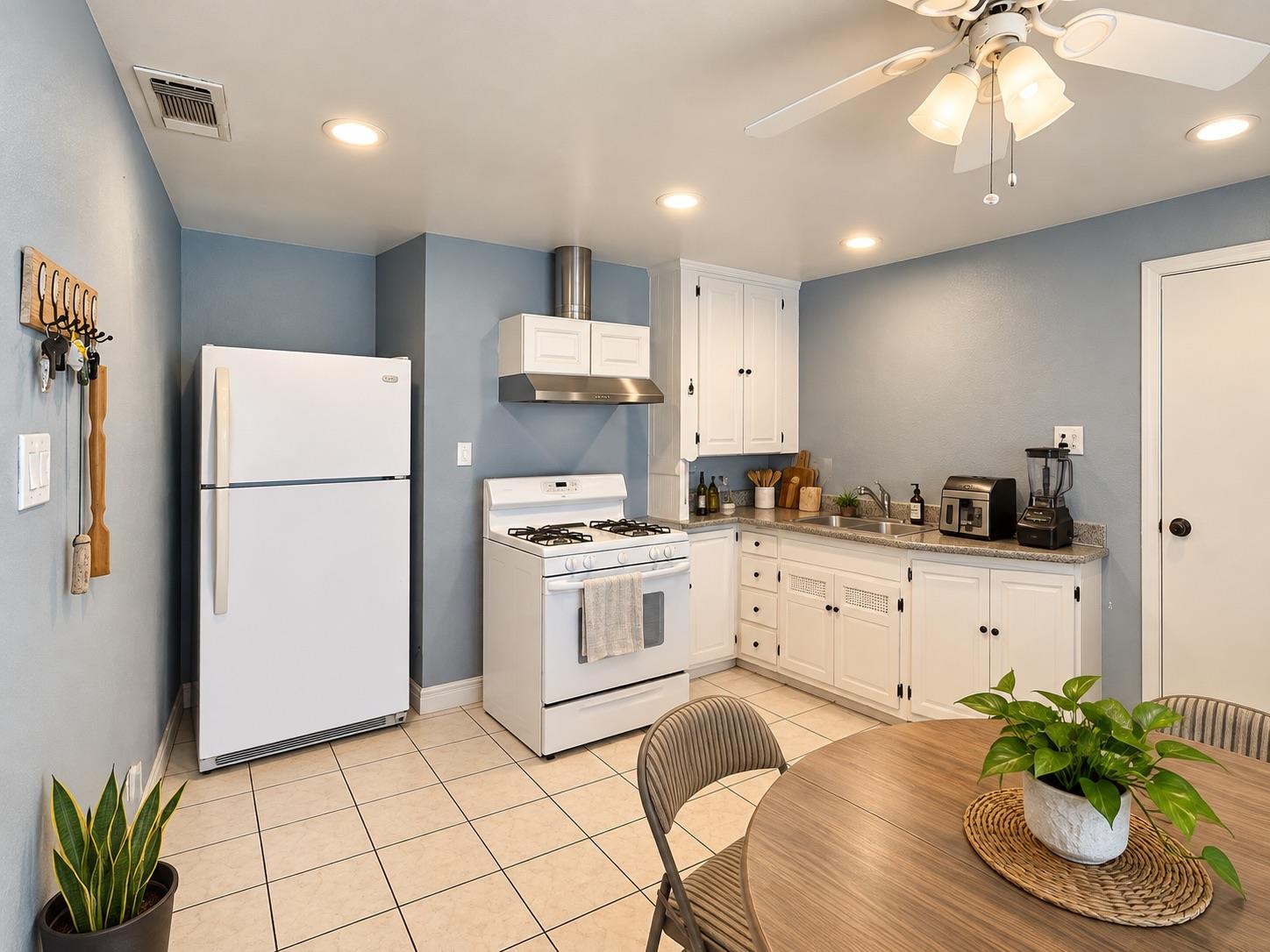 1247 E Cortland Ave, Fresno, CA 93704