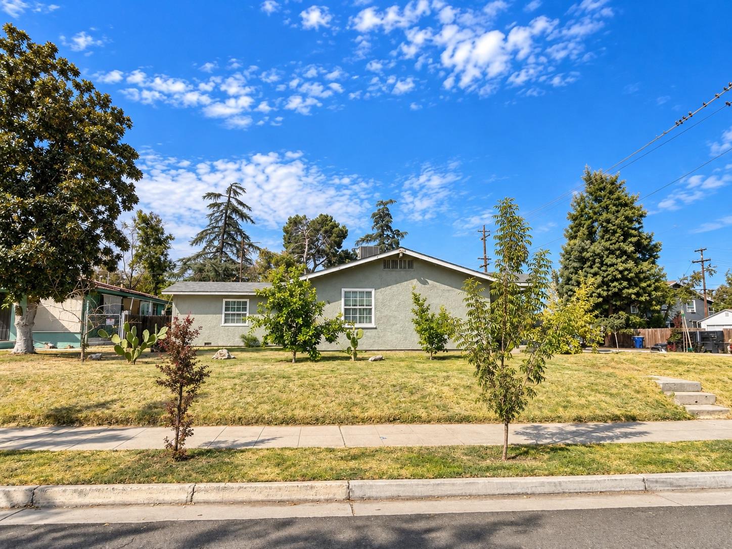 1247 E Cortland Ave, Fresno, CA 93704