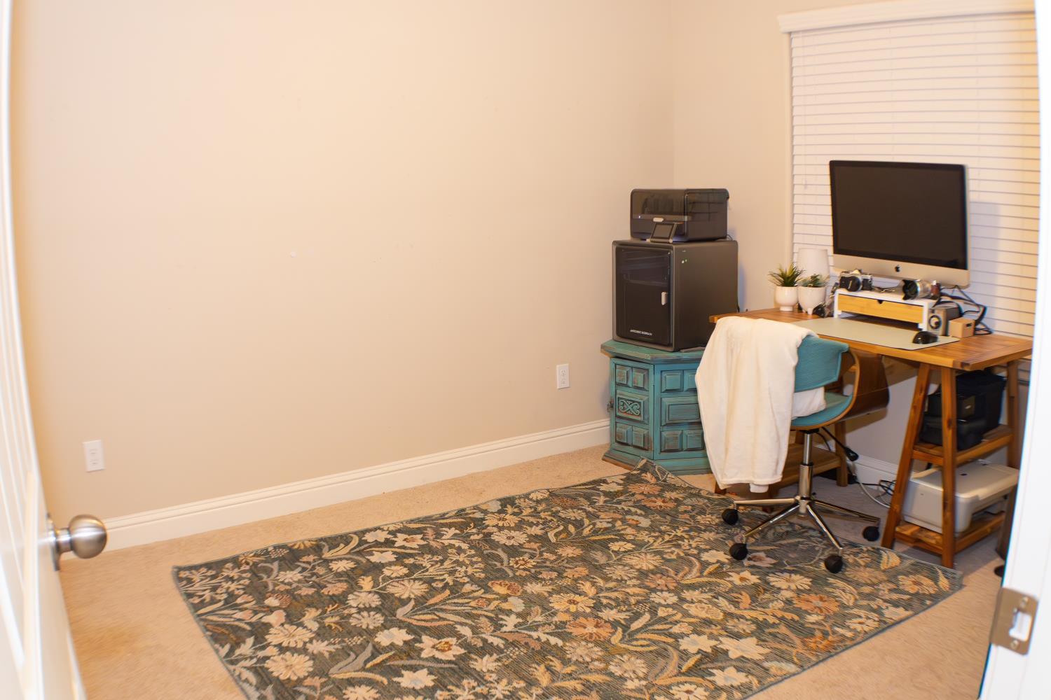 400 Pinewood Ave, Sanger, CA 93657