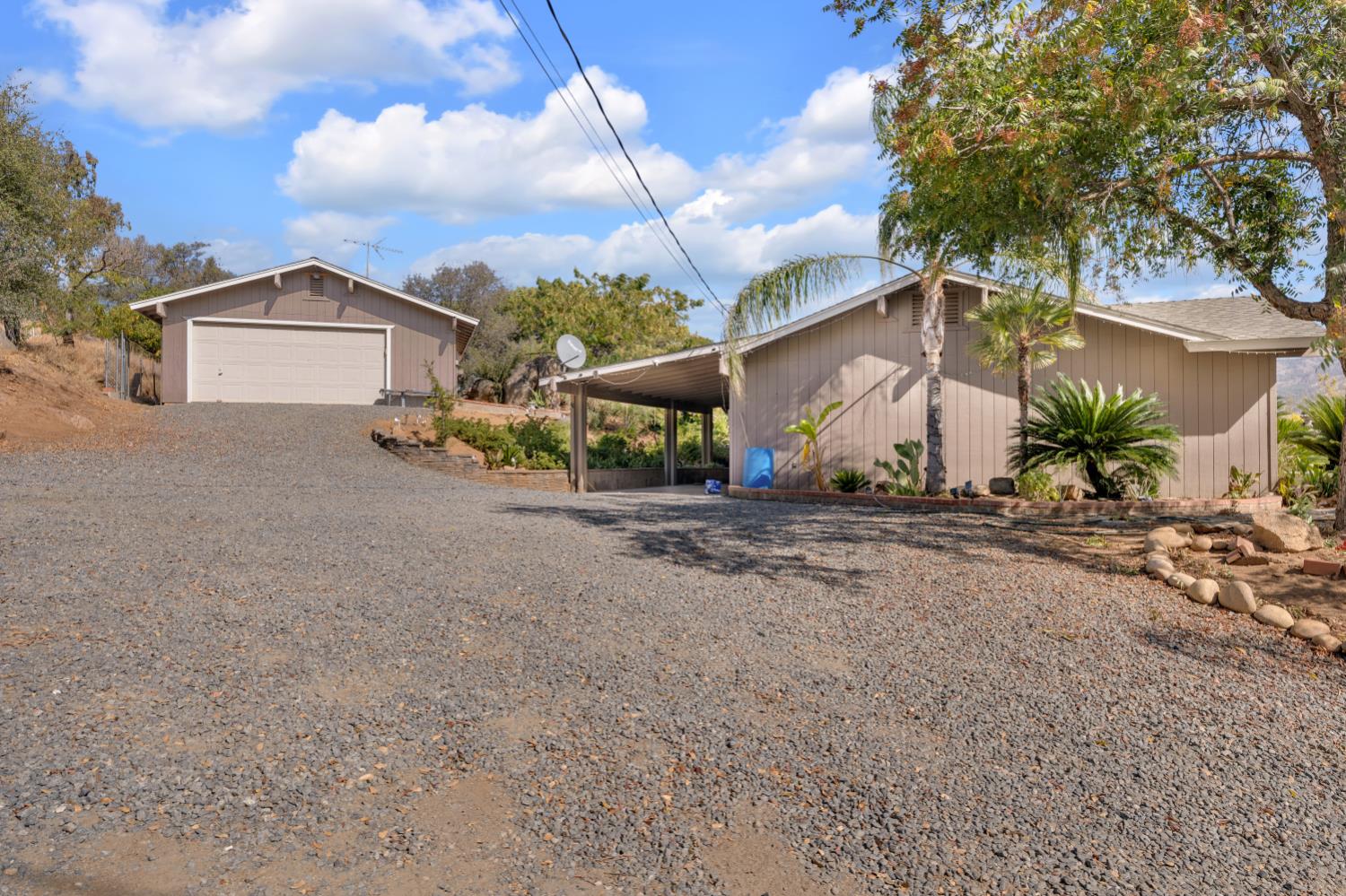 37129 Pebble Ln, Yokuts Valley, CA 93675
