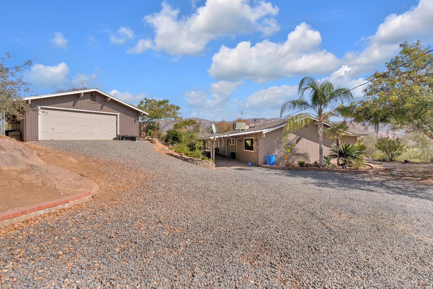 37129 Pebble Ln, Yokuts Valley, CA 93675