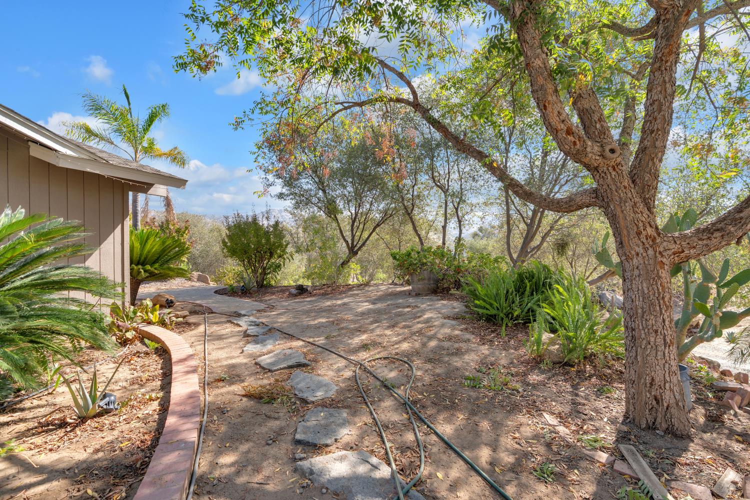 37129 Pebble Ln, Yokuts Valley, CA 93675
