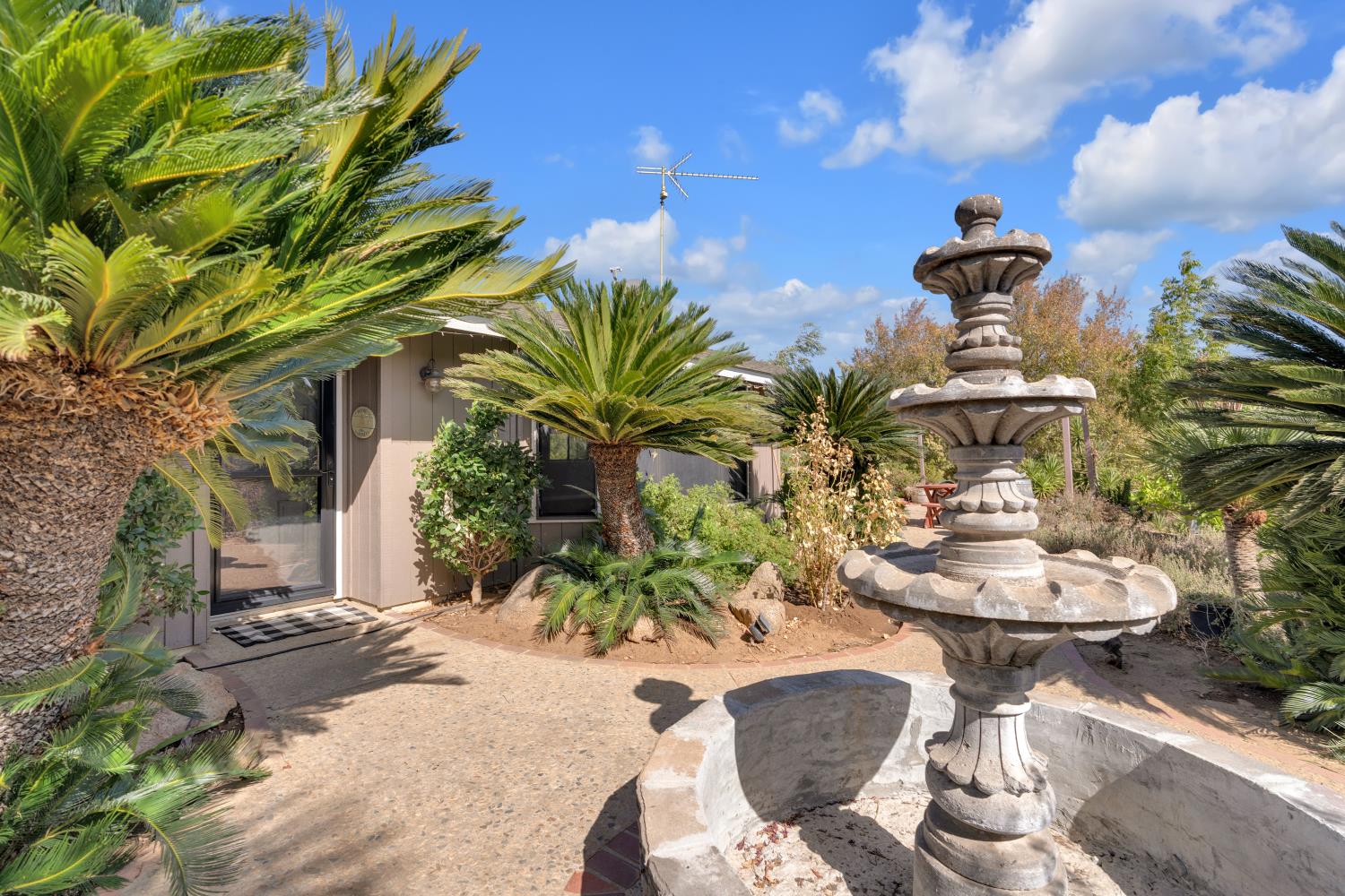 37129 Pebble Ln, Yokuts Valley, CA 93675