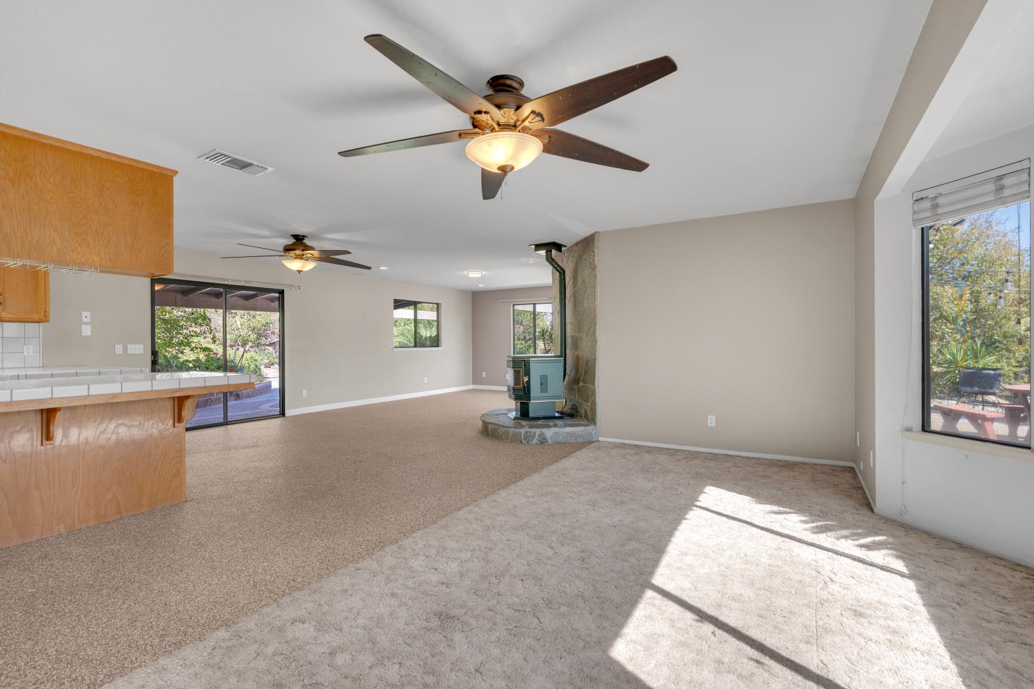 37129 Pebble Ln, Yokuts Valley, CA 93675
