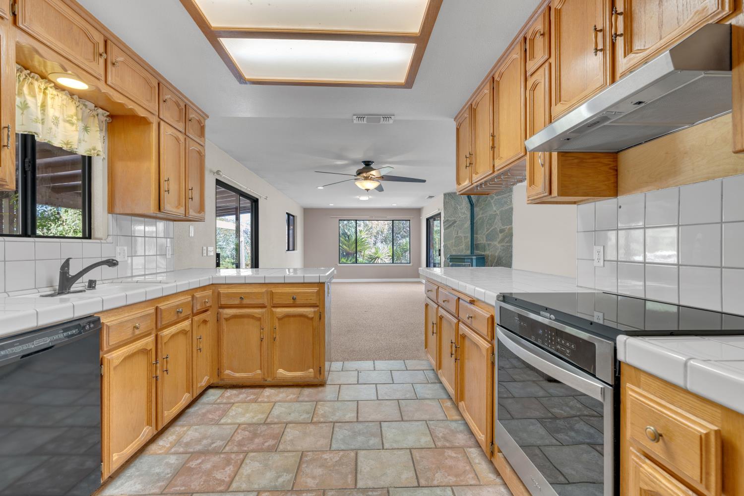 37129 Pebble Ln, Yokuts Valley, CA 93675
