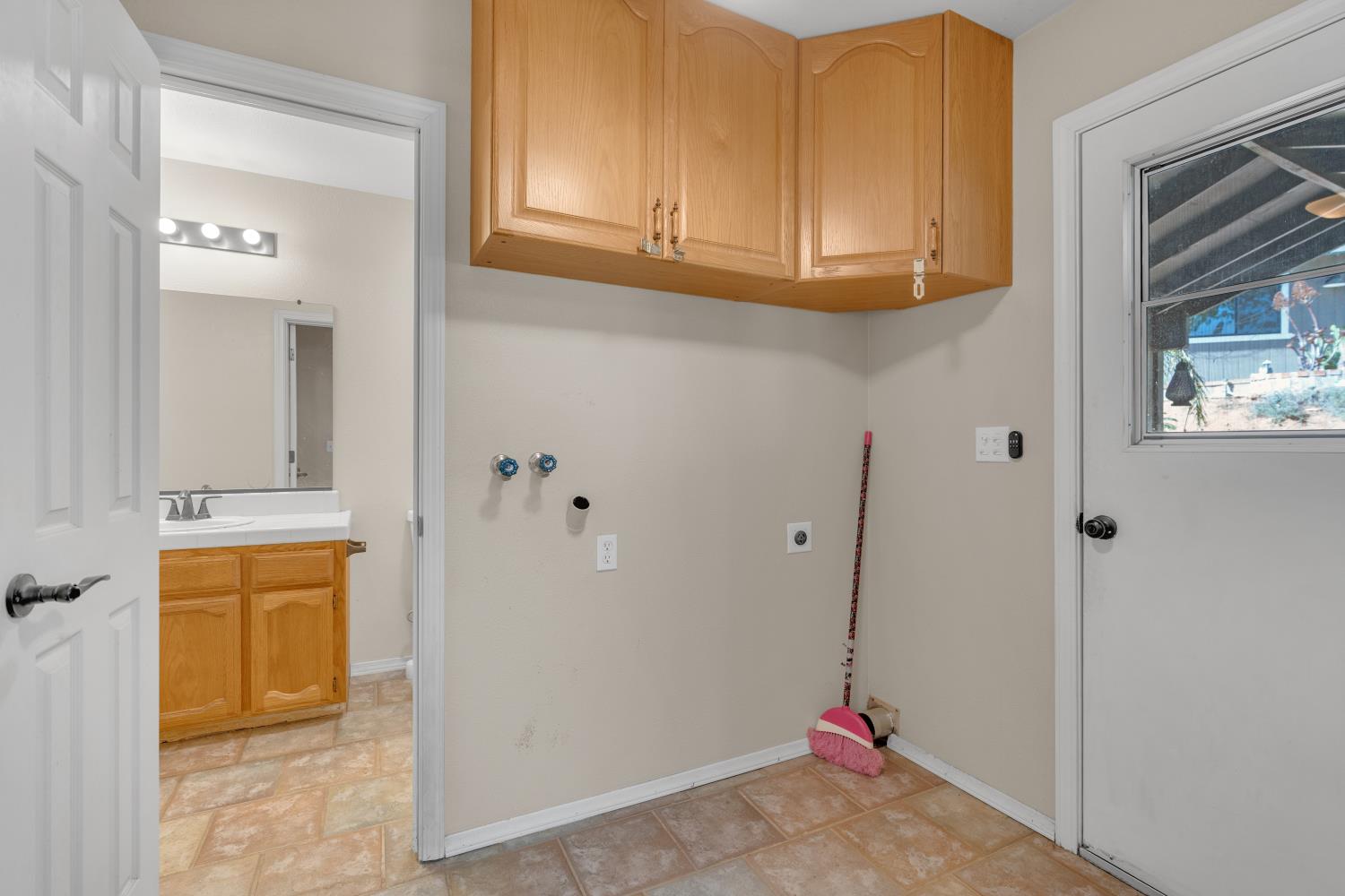 37129 Pebble Ln, Yokuts Valley, CA 93675