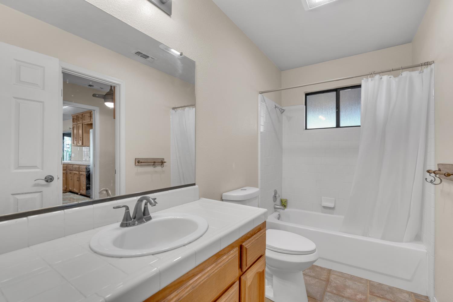 37129 Pebble Ln, Yokuts Valley, CA 93675