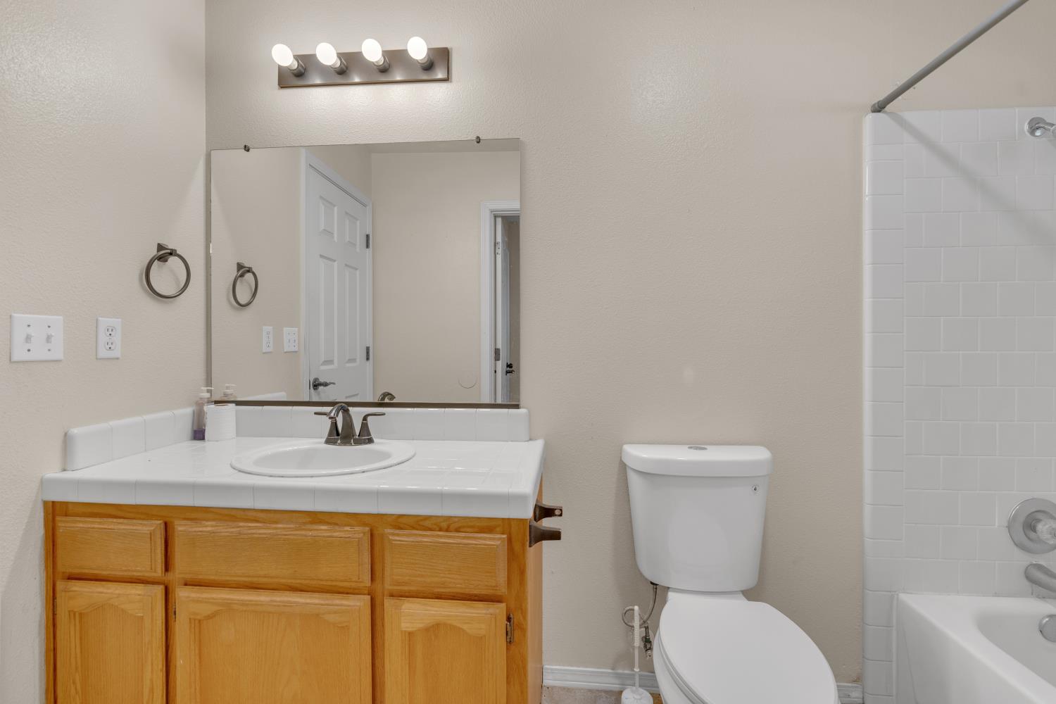 37129 Pebble Ln, Yokuts Valley, CA 93675