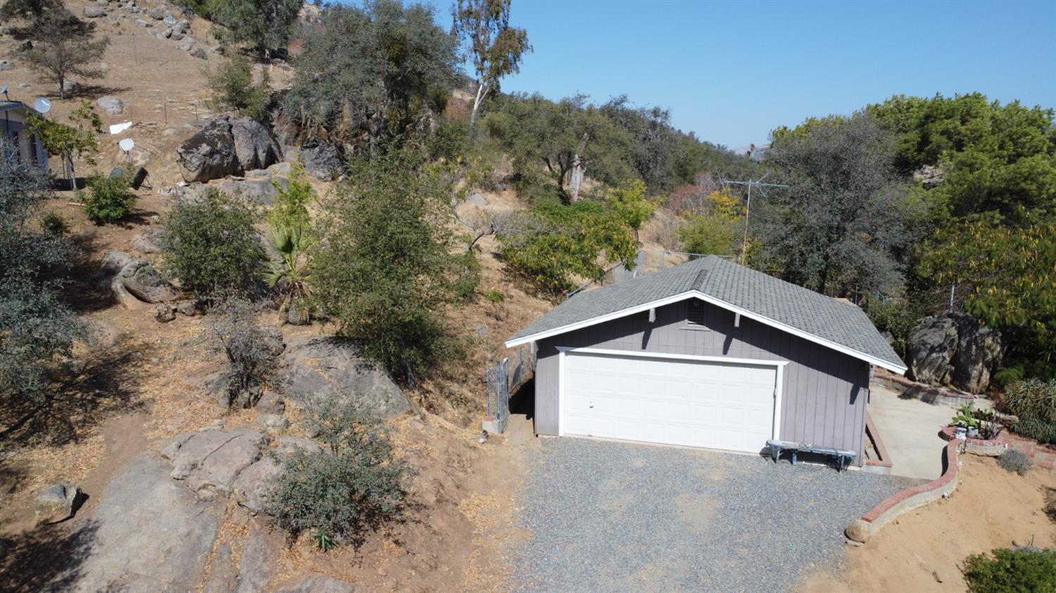 37129 Pebble Ln, Yokuts Valley, CA 93675