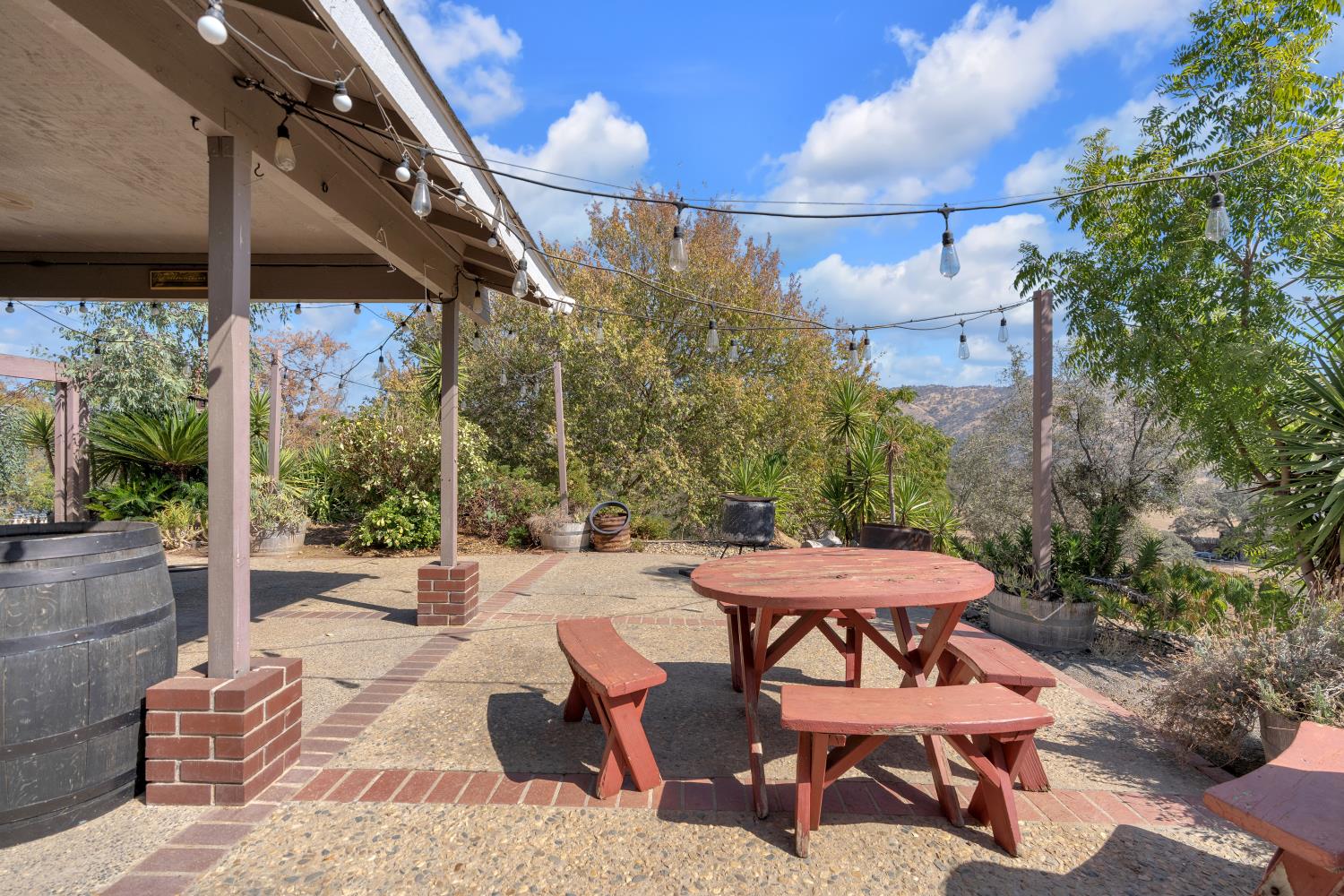 37129 Pebble Ln, Yokuts Valley, CA 93675
