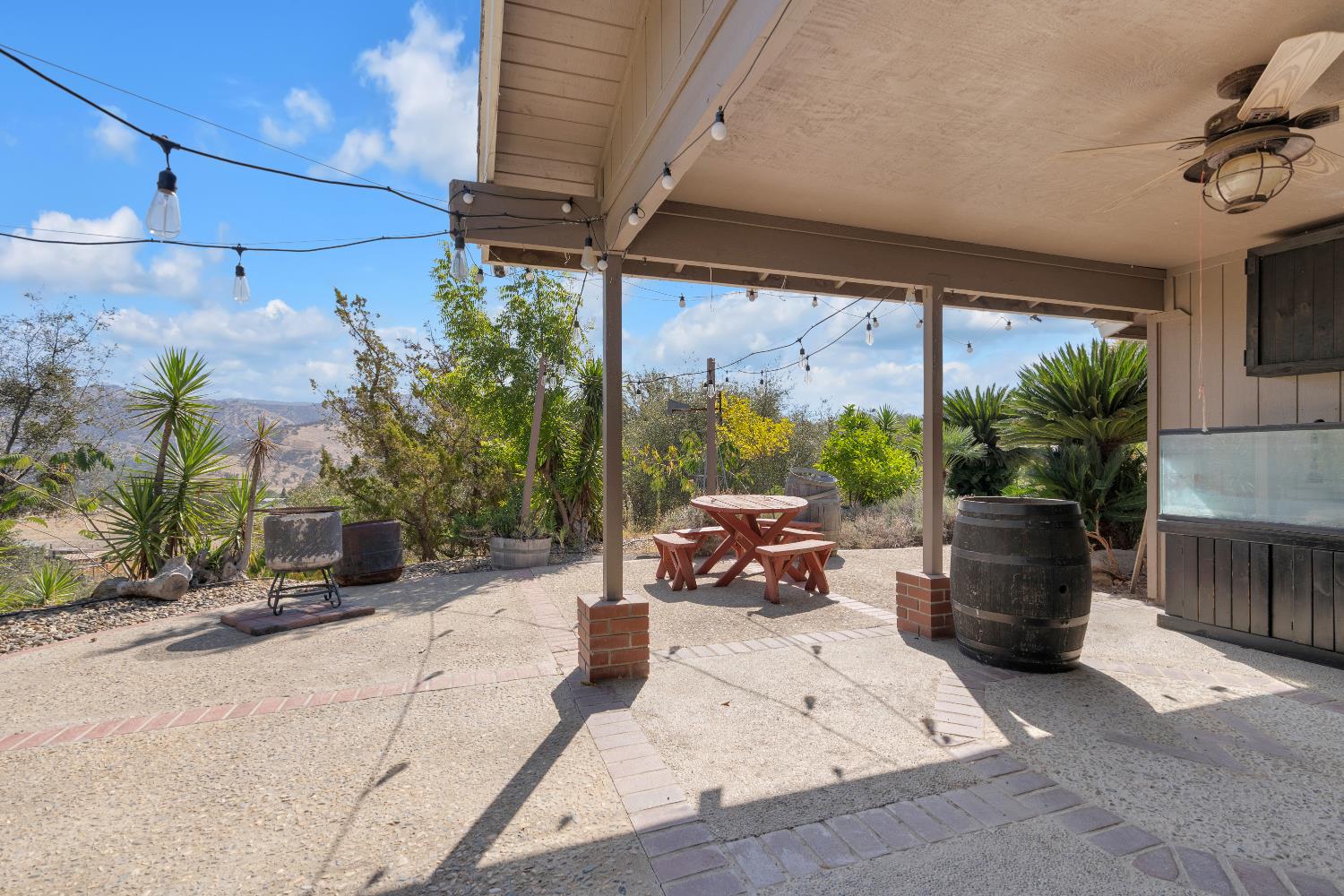 37129 Pebble Ln, Yokuts Valley, CA 93675