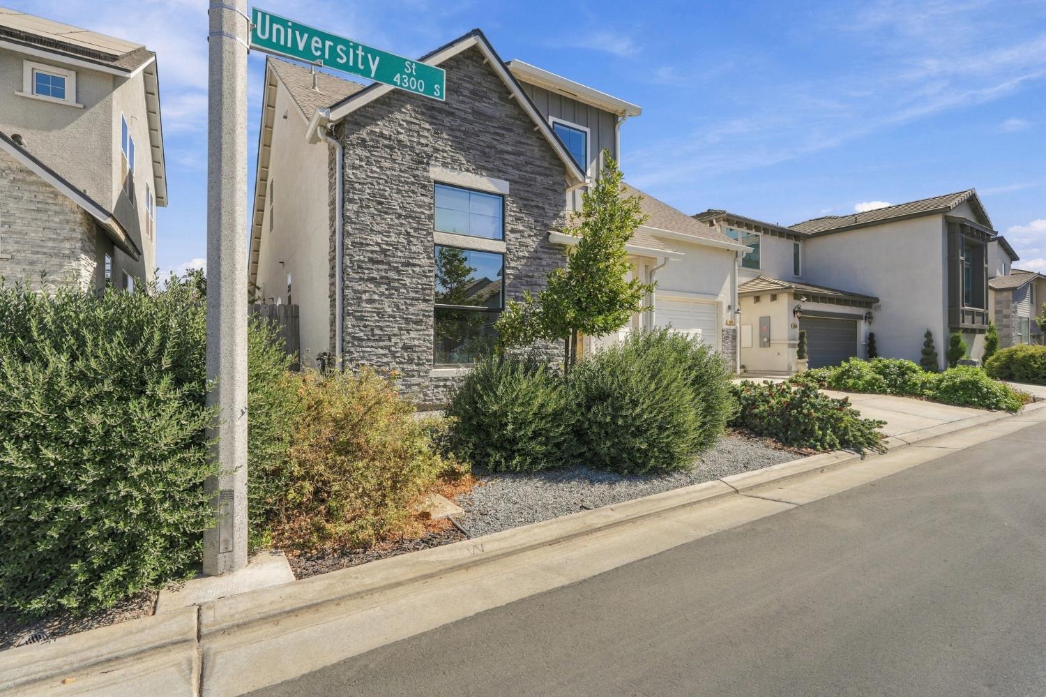 4432 S University St, Visalia, CA 93277