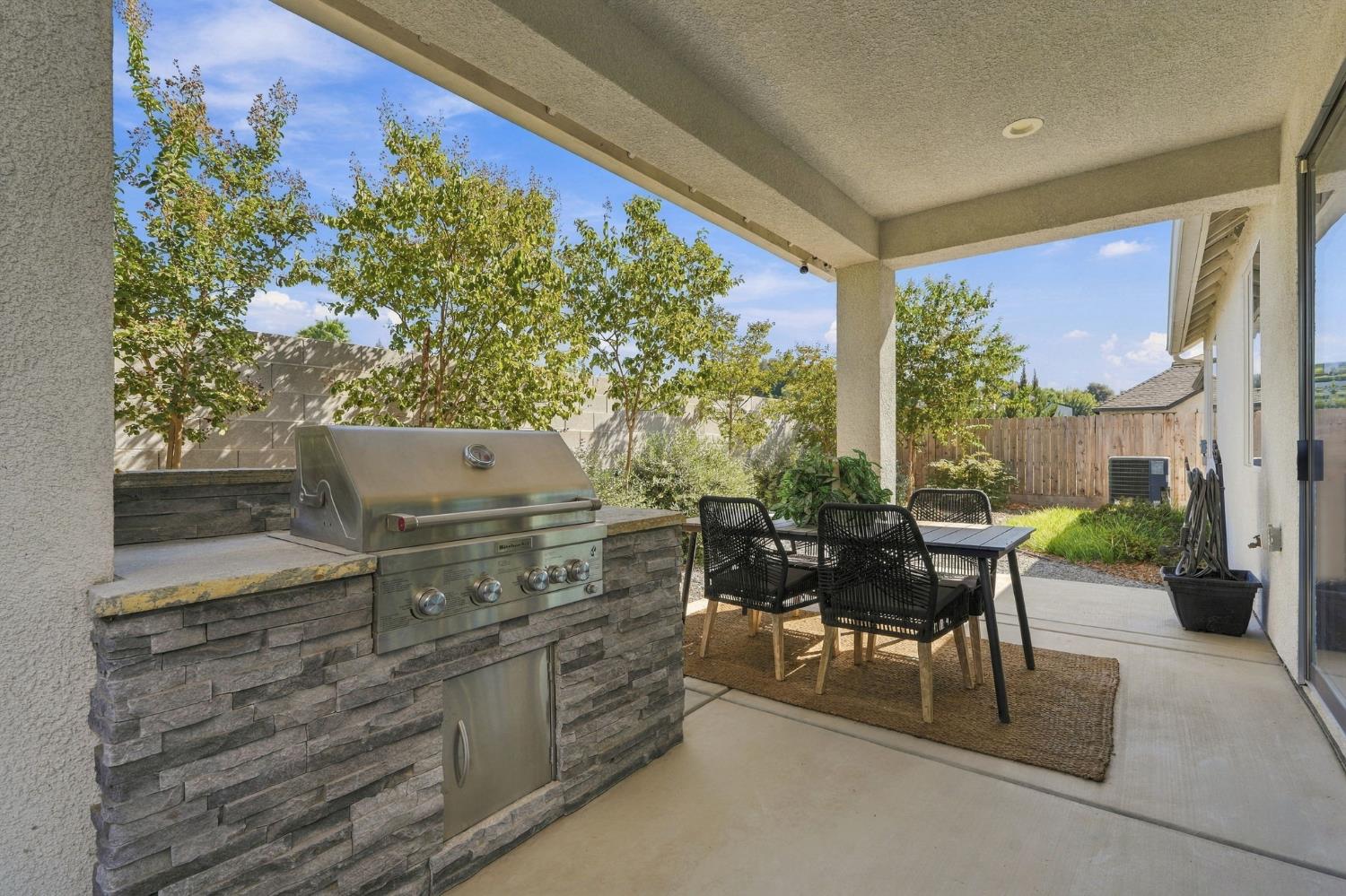 4432 S University St, Visalia, CA 93277