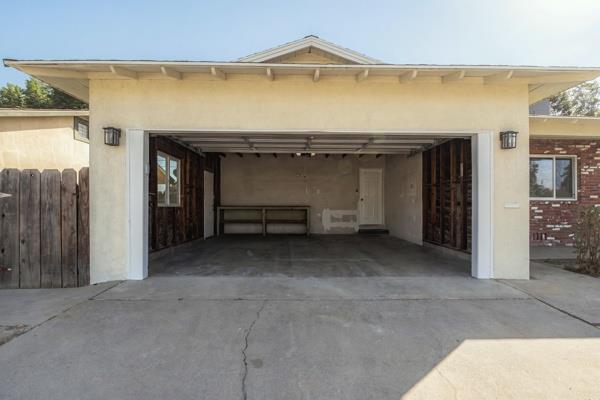 405 E Magnolia Ave, Hanford, CA 93230