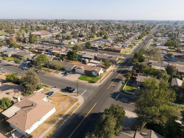 405 E Magnolia Ave, Hanford, CA 93230