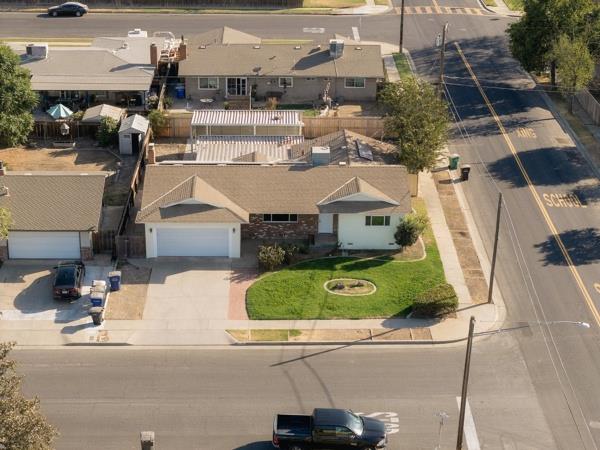 405 E Magnolia Ave, Hanford, CA 93230