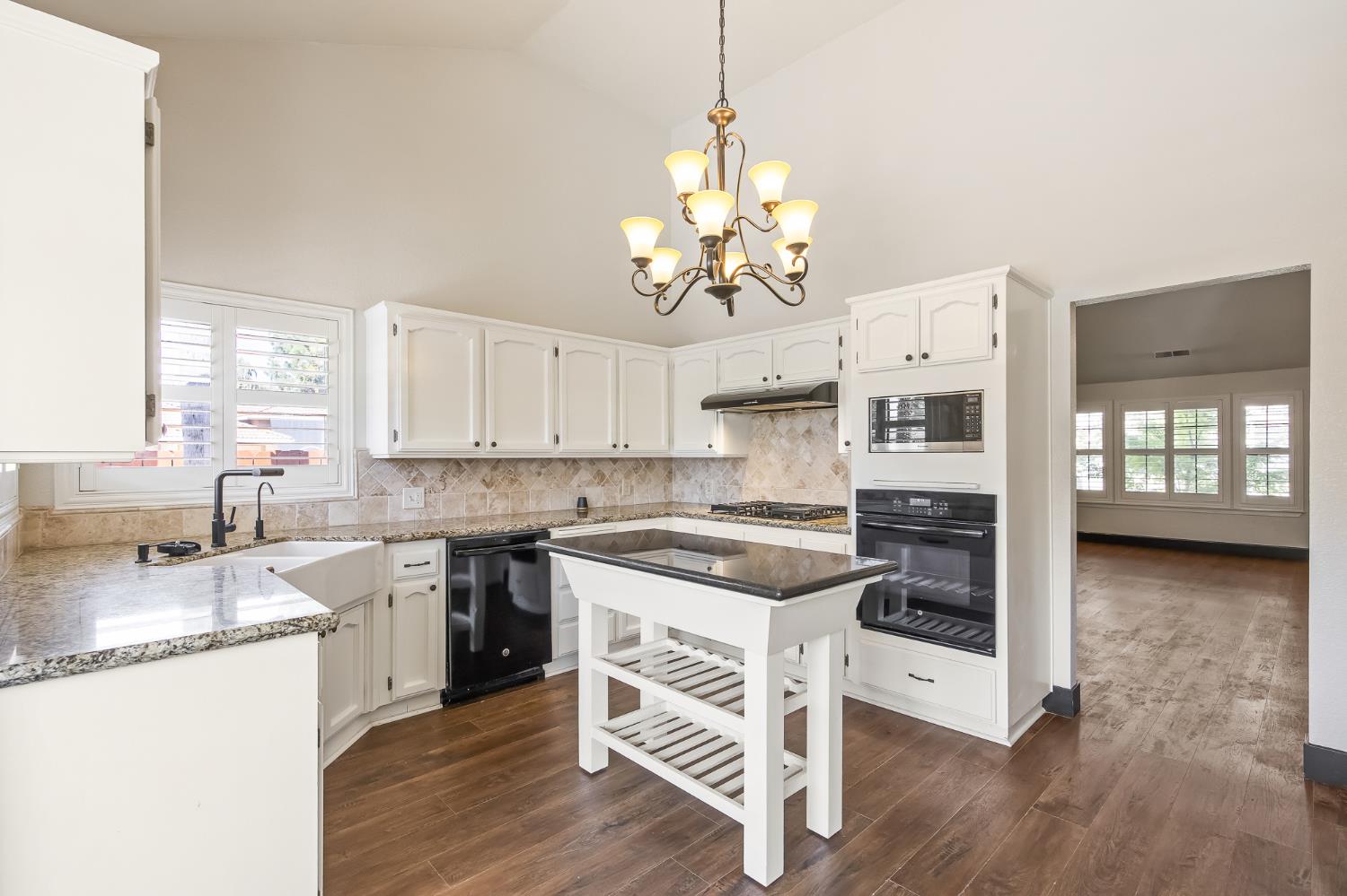 1968 Sample Ave, Clovis, CA 93611