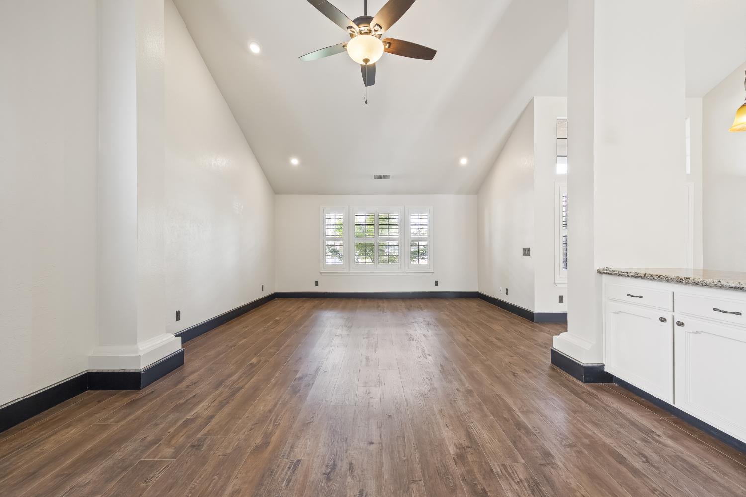 1968 Sample Ave, Clovis, CA 93611
