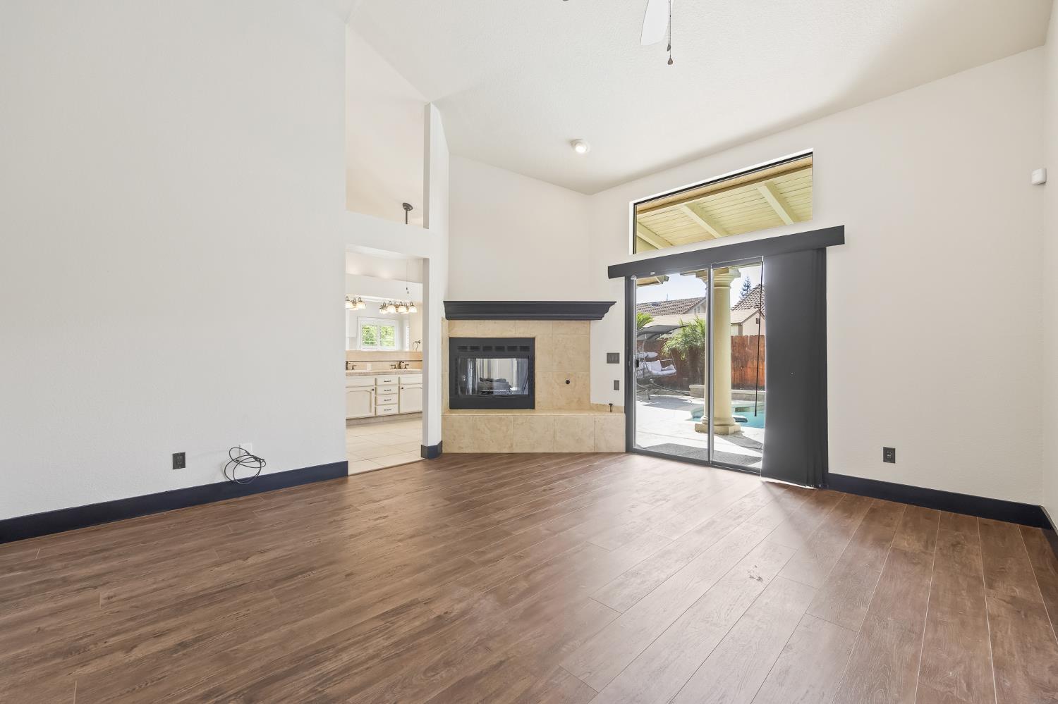 1968 Sample Ave, Clovis, CA 93611