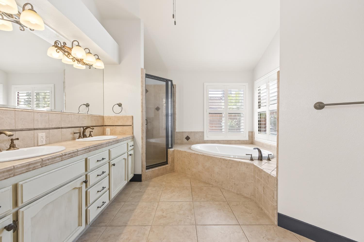 1968 Sample Ave, Clovis, CA 93611