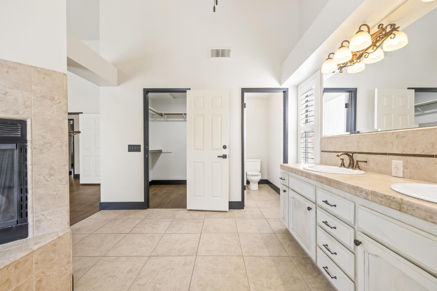 1968 Sample Ave, Clovis, CA 93611