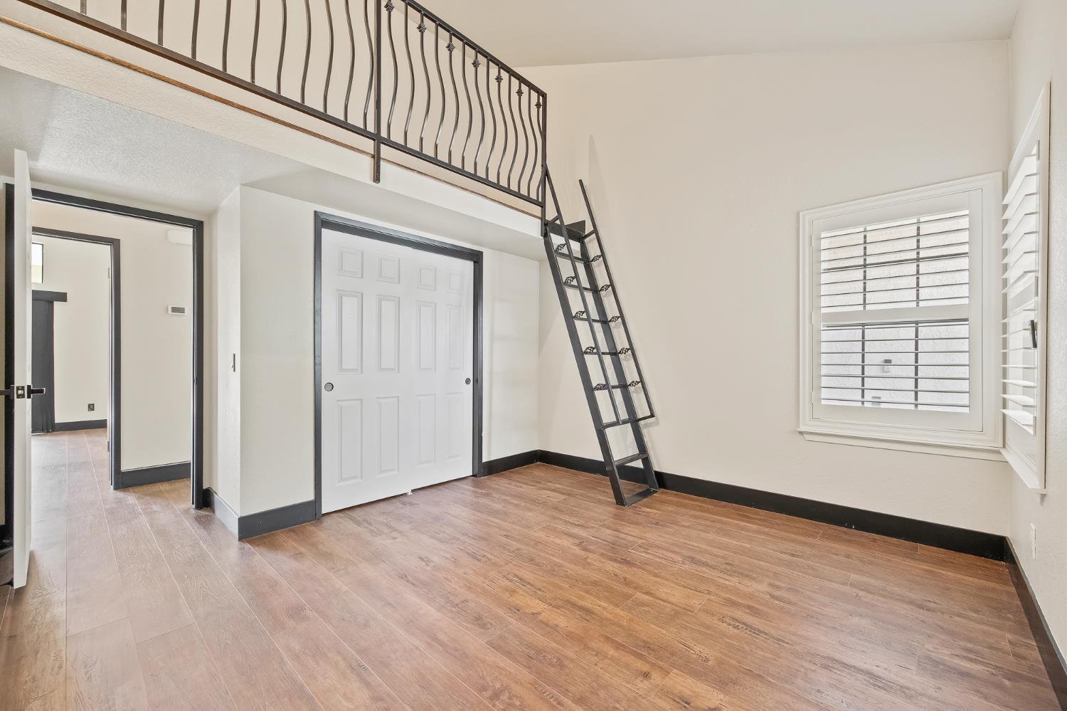 1968 Sample Ave, Clovis, CA 93611