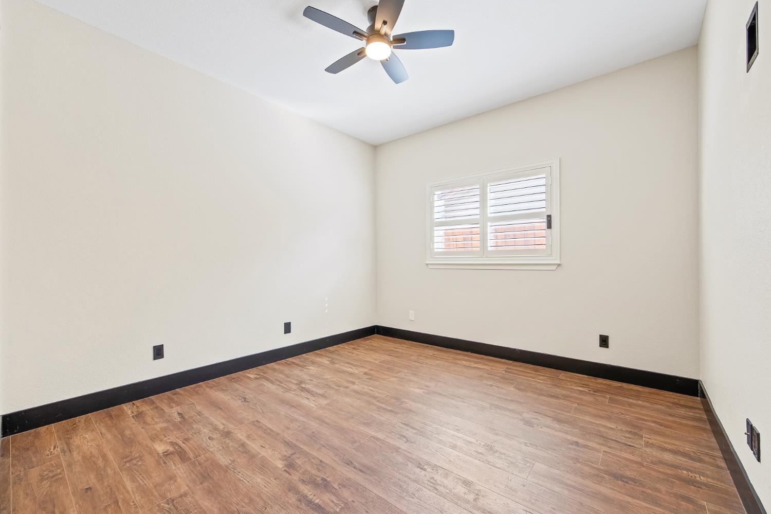 1968 Sample Ave, Clovis, CA 93611