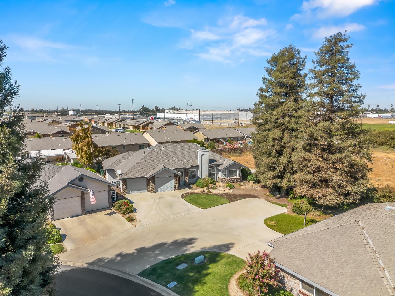 2055 N Cambridge Cir, Reedley, CA 93654