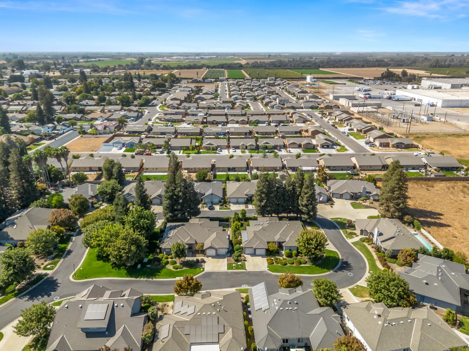 2055 N Cambridge Cir, Reedley, CA 93654