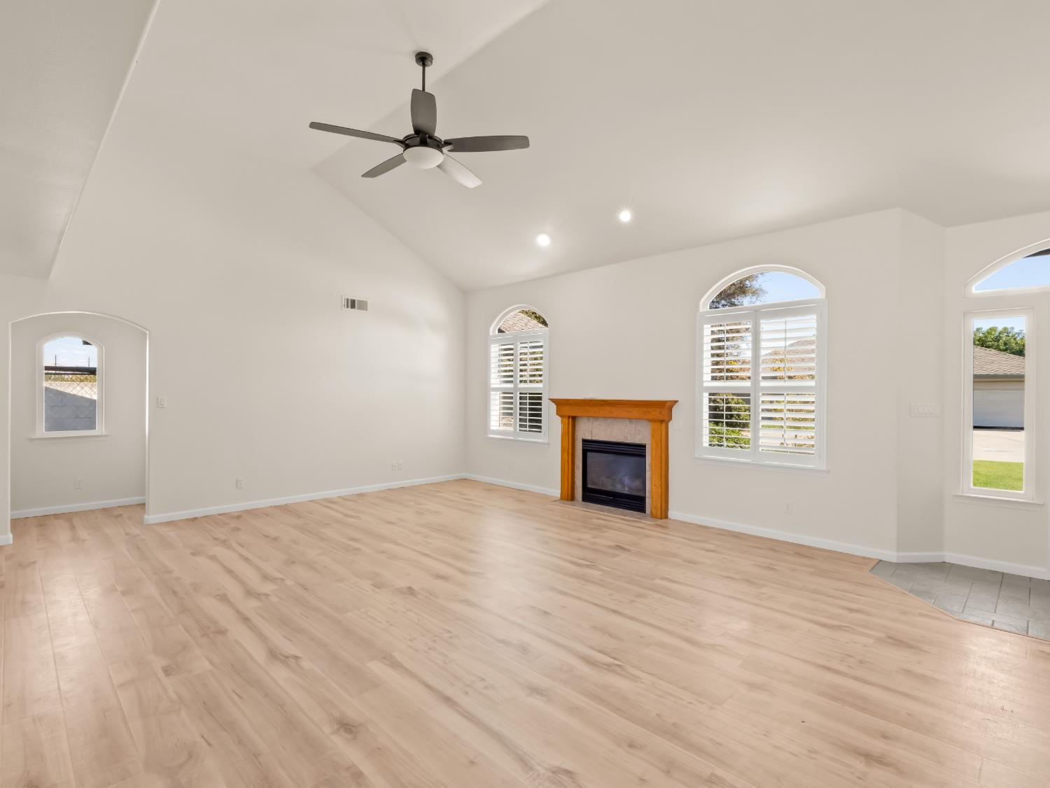 2055 N Cambridge Cir, Reedley, CA 93654