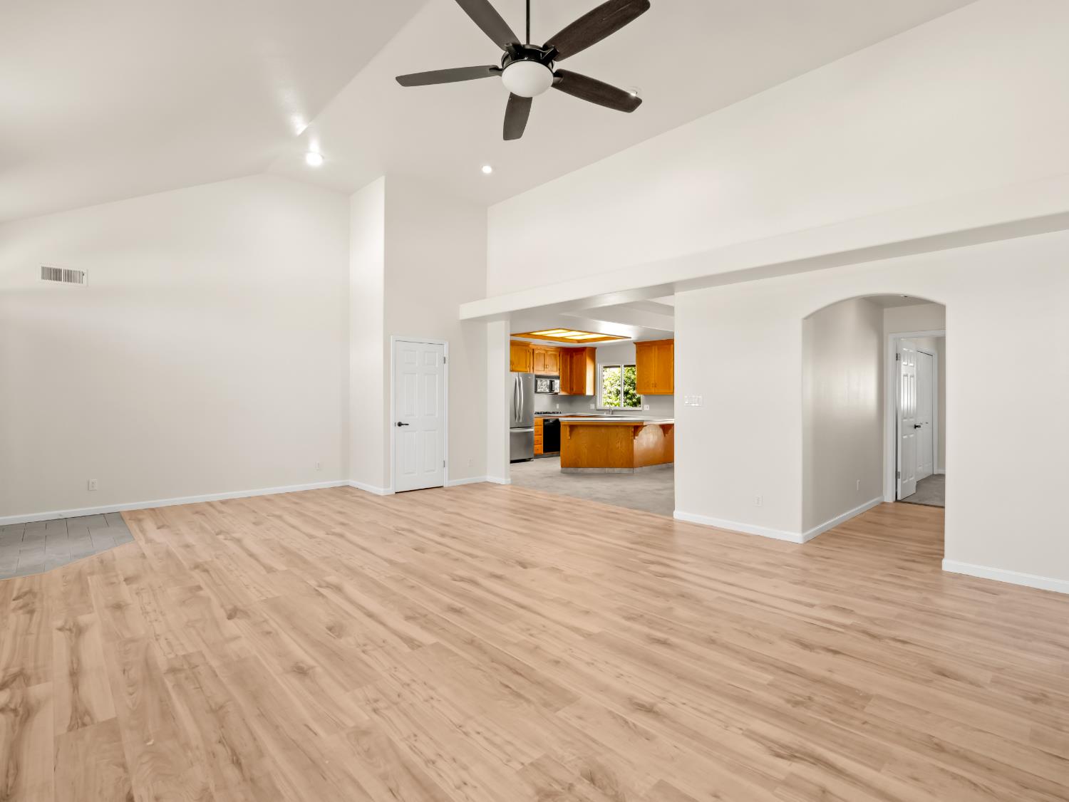 2055 N Cambridge Cir, Reedley, CA 93654