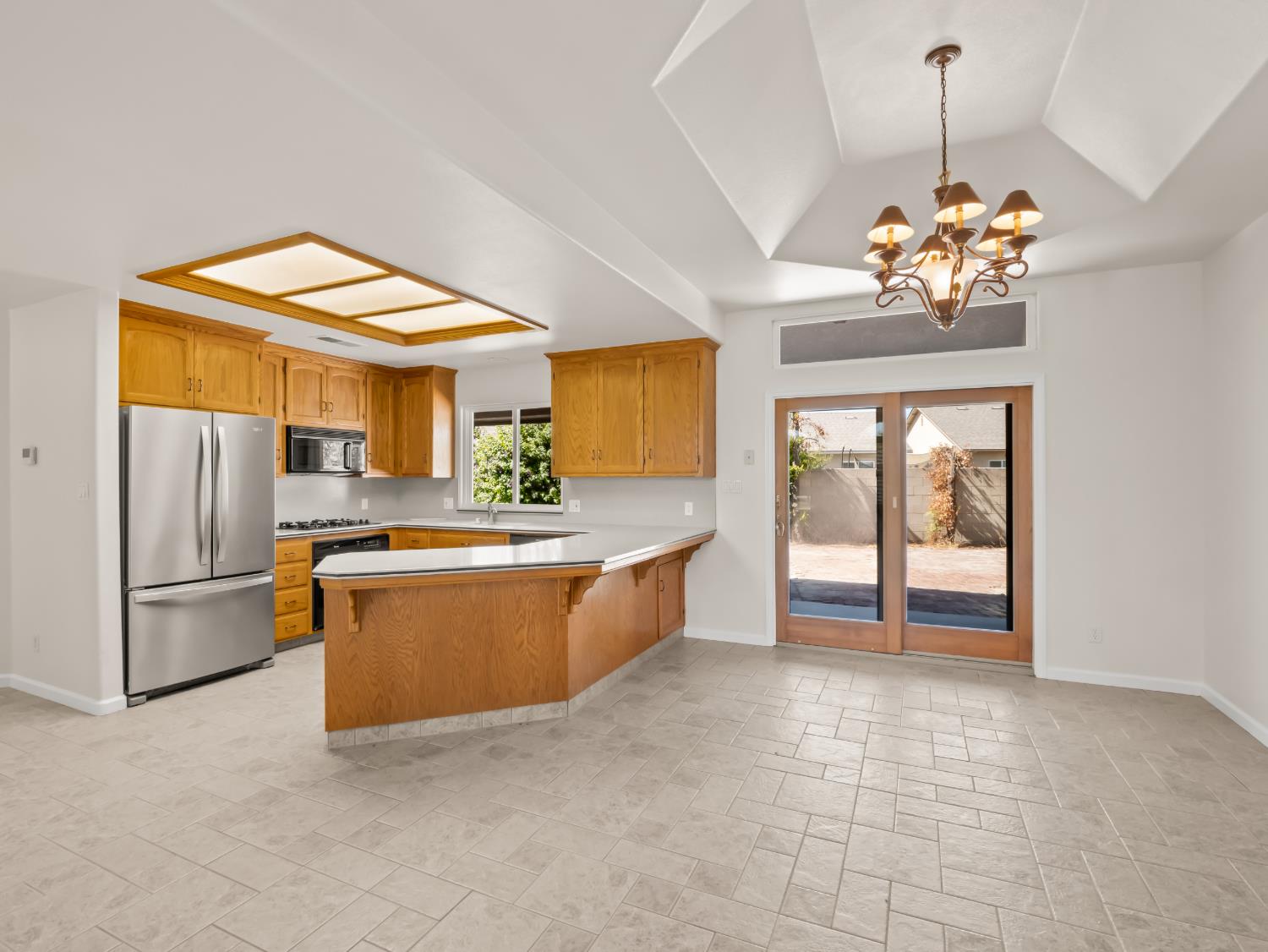 2055 N Cambridge Cir, Reedley, CA 93654