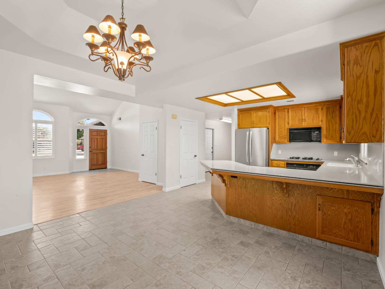 2055 N Cambridge Cir, Reedley, CA 93654