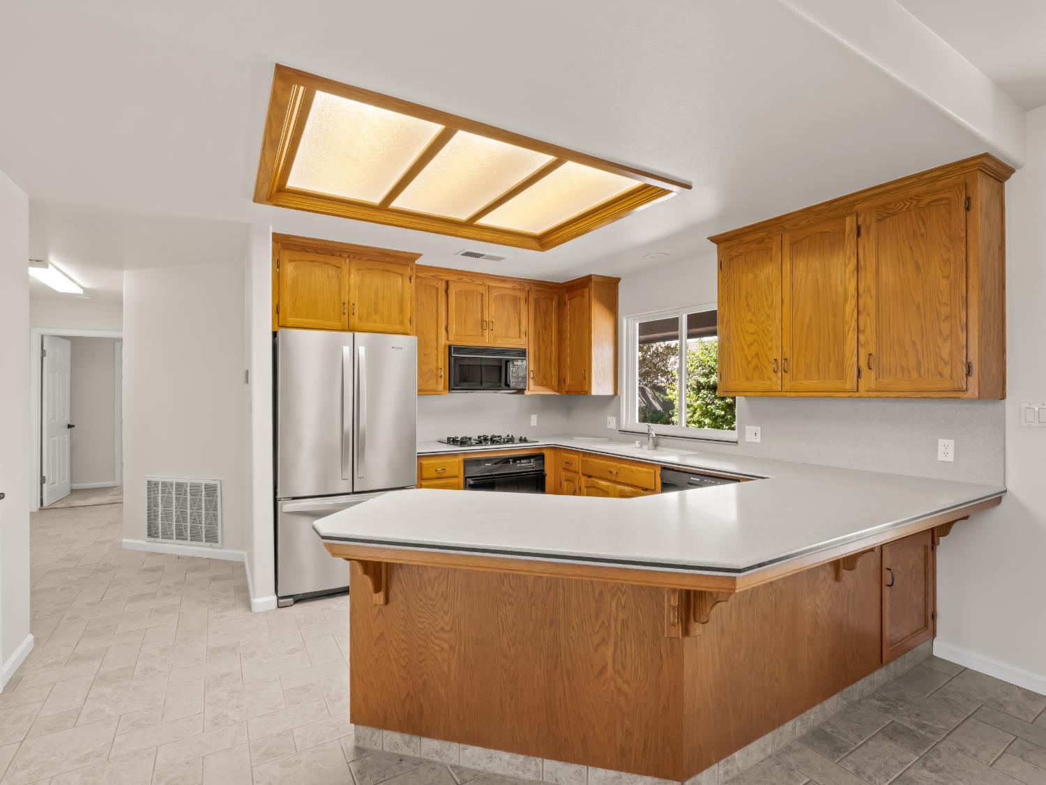 2055 N Cambridge Cir, Reedley, CA 93654