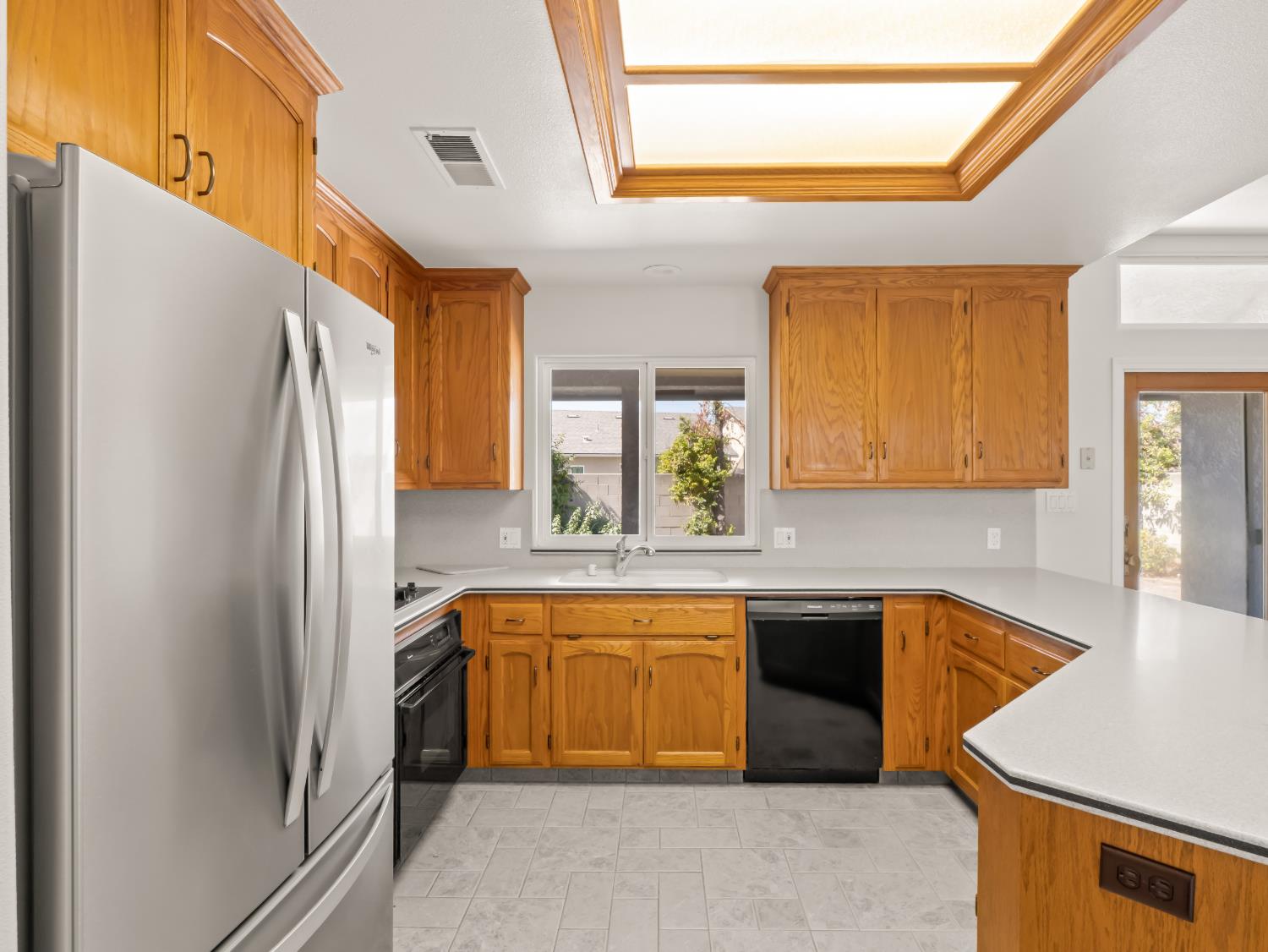 2055 N Cambridge Cir, Reedley, CA 93654