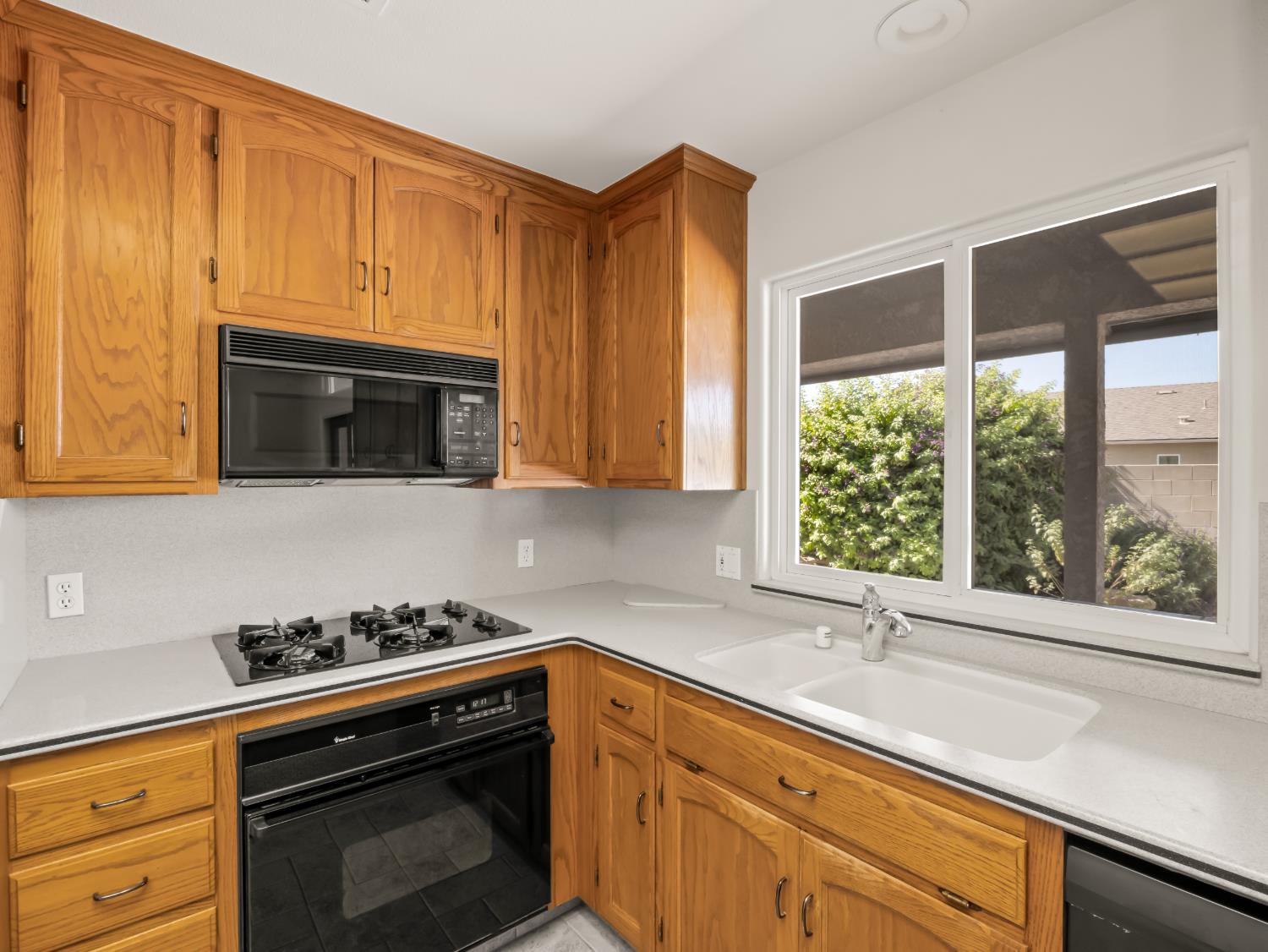 2055 N Cambridge Cir, Reedley, CA 93654