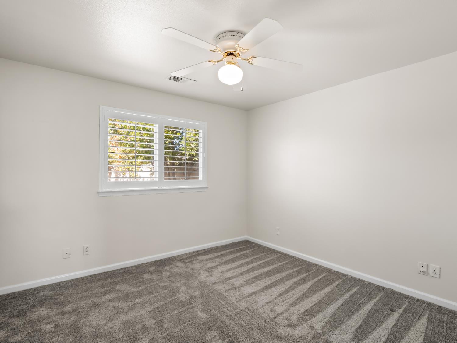 2055 N Cambridge Cir, Reedley, CA 93654