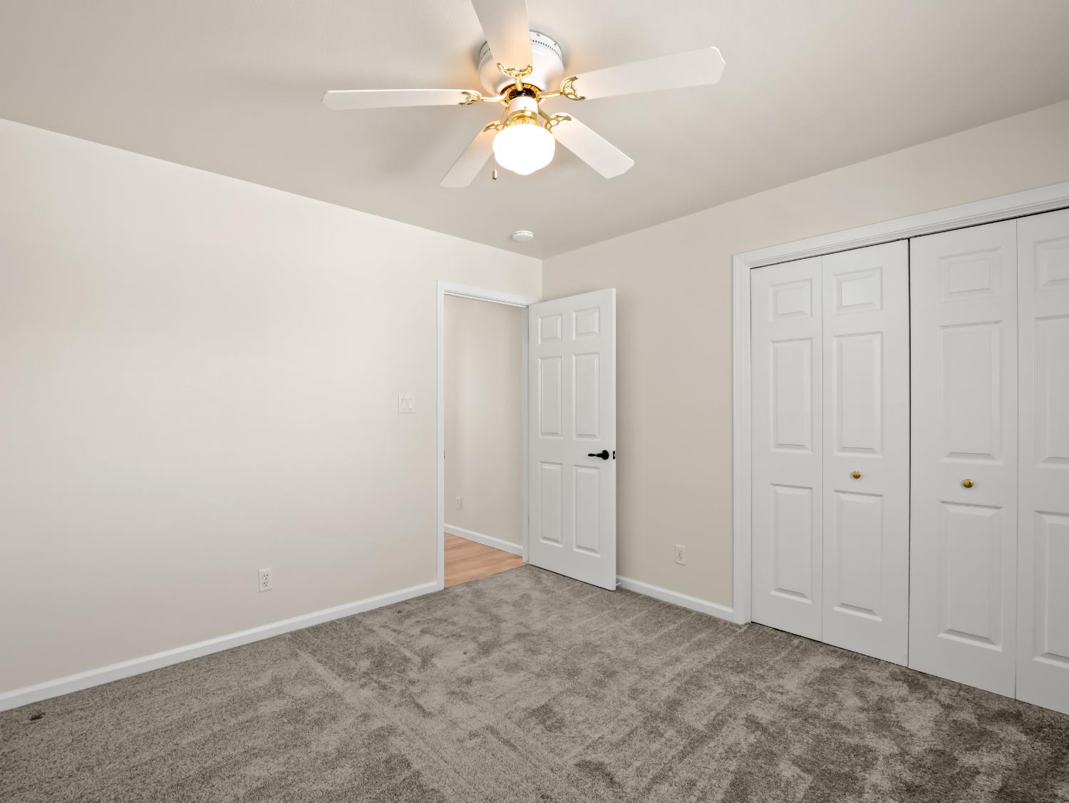 2055 N Cambridge Cir, Reedley, CA 93654
