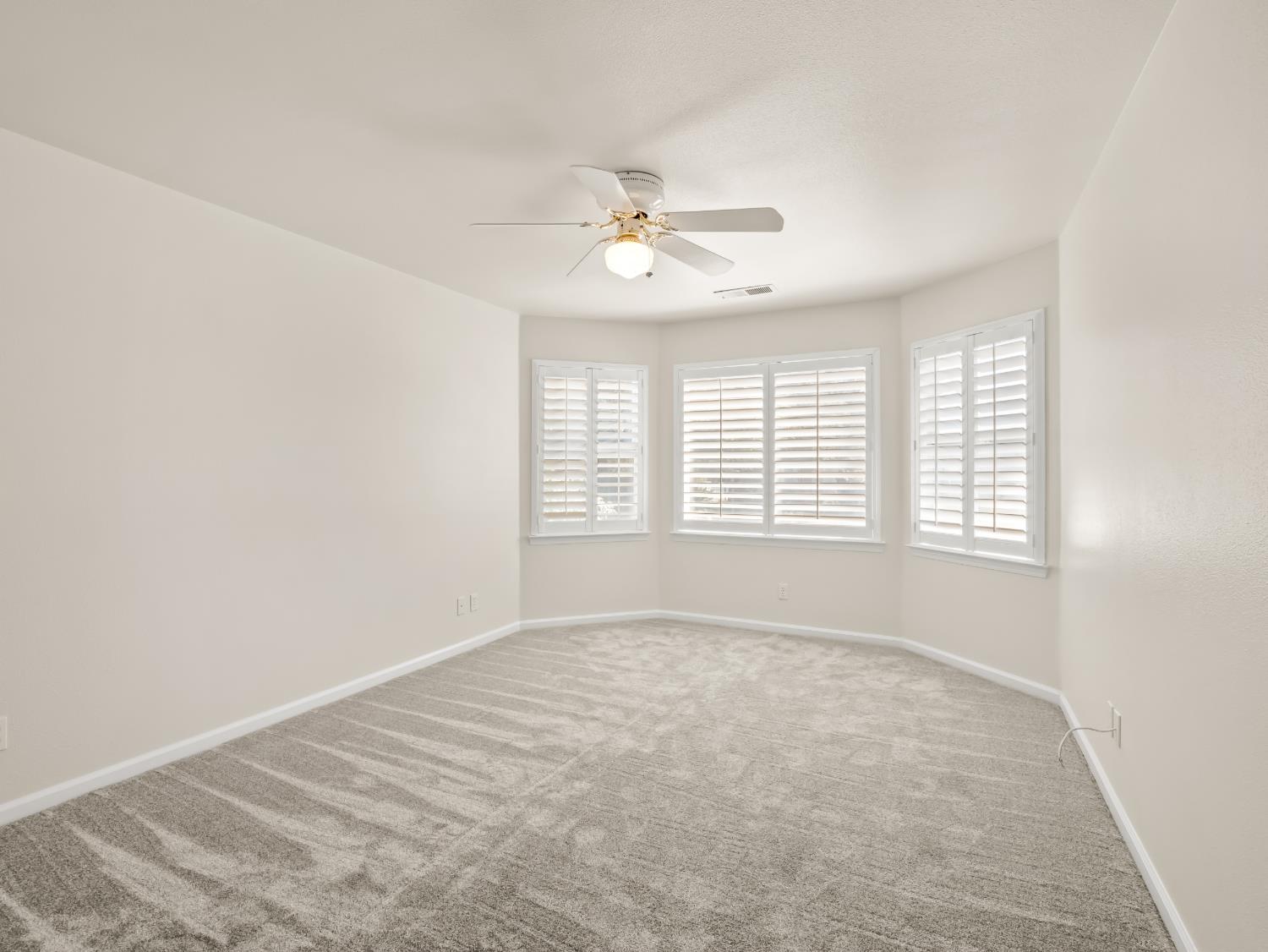 2055 N Cambridge Cir, Reedley, CA 93654