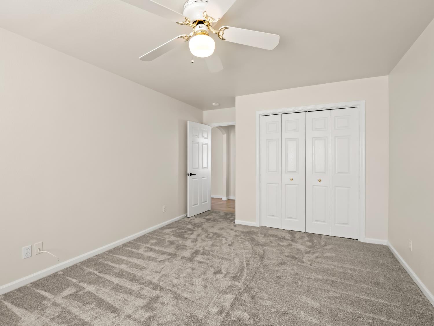 2055 N Cambridge Cir, Reedley, CA 93654