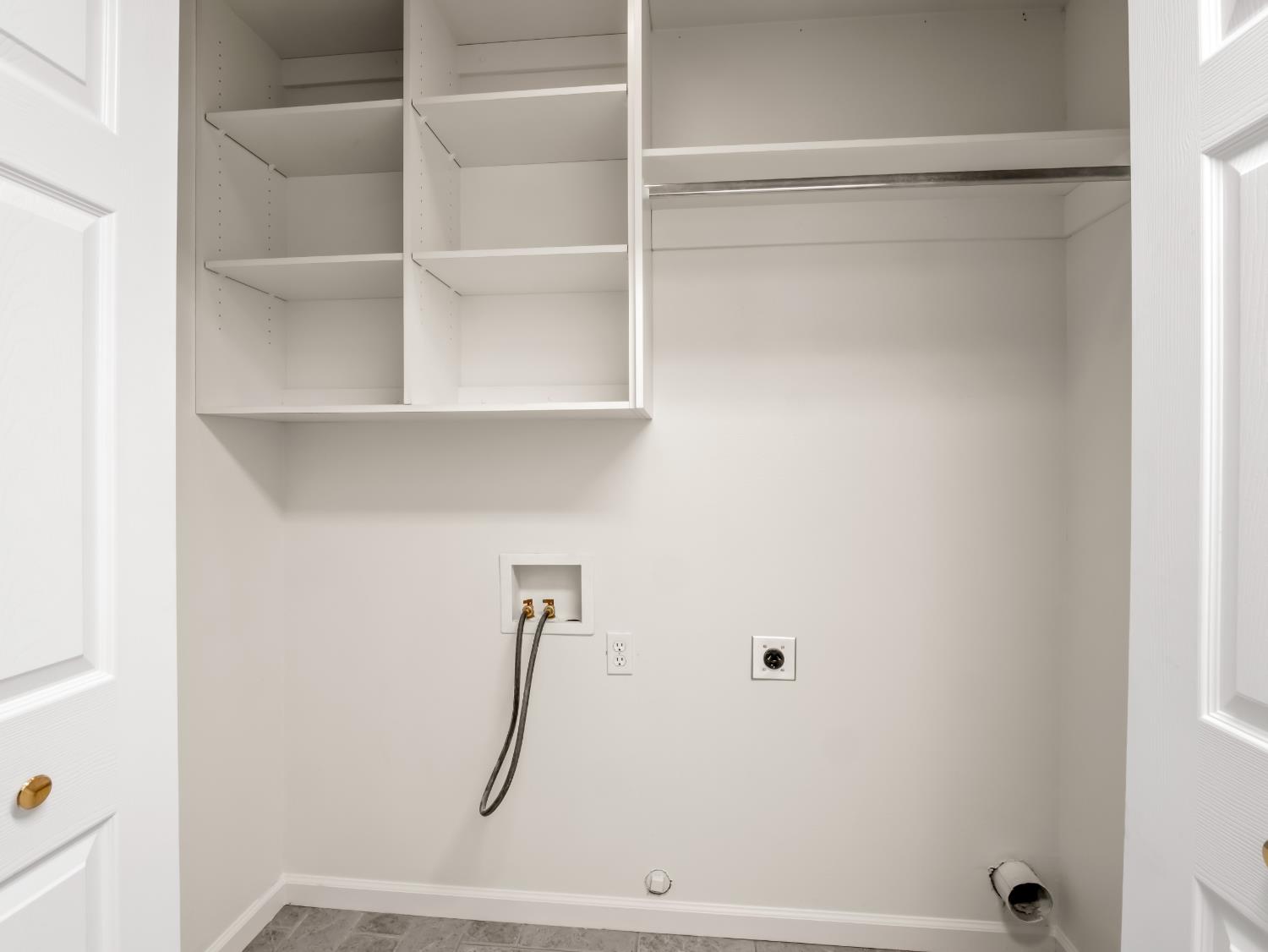 2055 N Cambridge Cir, Reedley, CA 93654