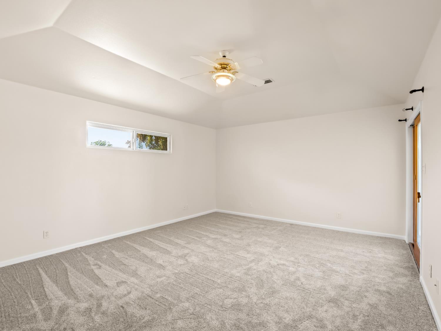 2055 N Cambridge Cir, Reedley, CA 93654