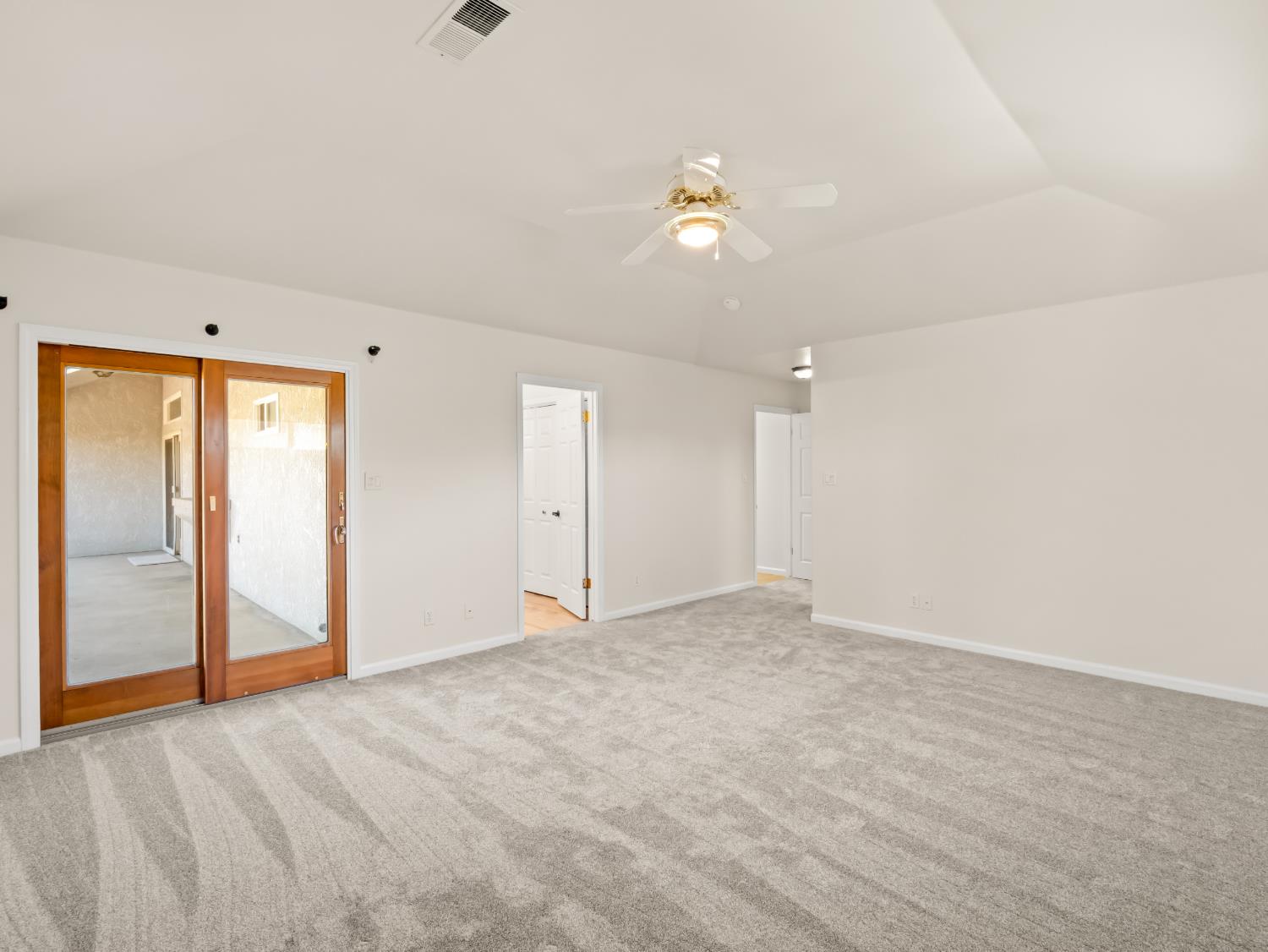 2055 N Cambridge Cir, Reedley, CA 93654