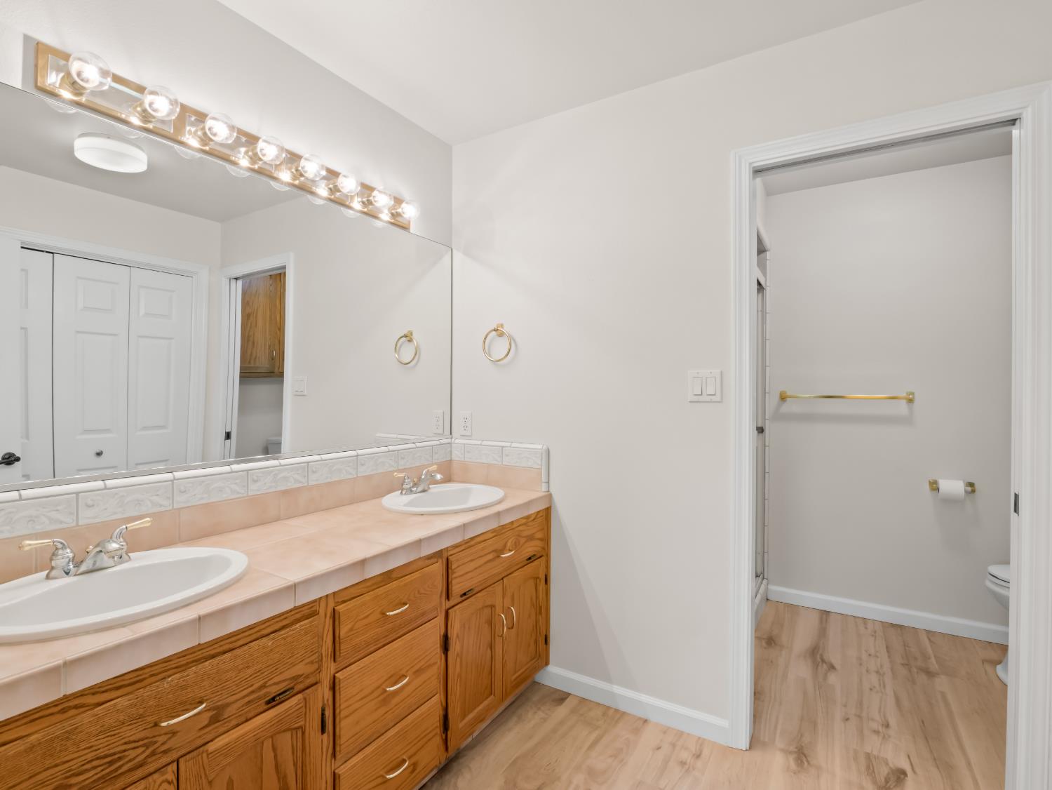 2055 N Cambridge Cir, Reedley, CA 93654