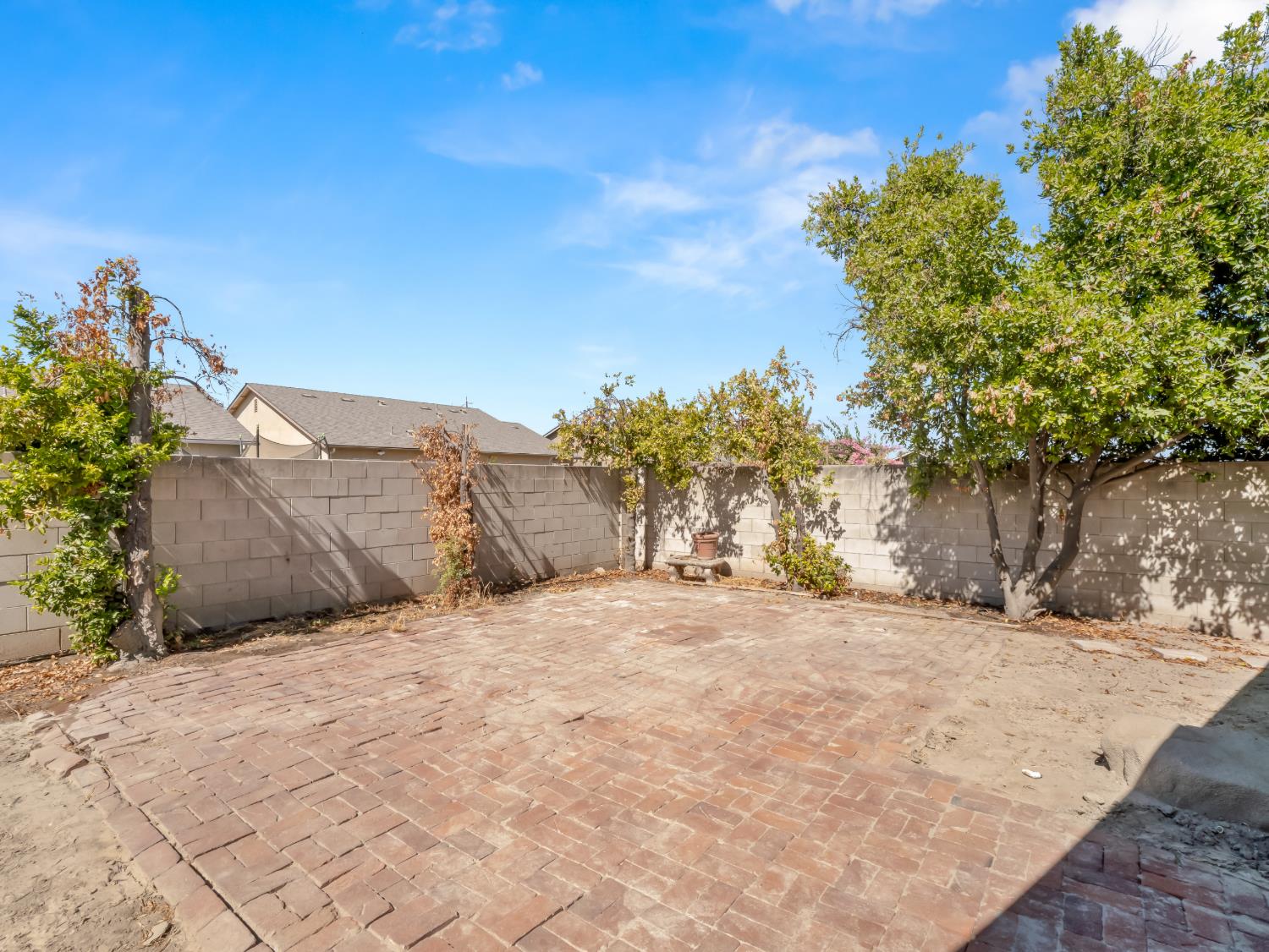 2055 N Cambridge Cir, Reedley, CA 93654
