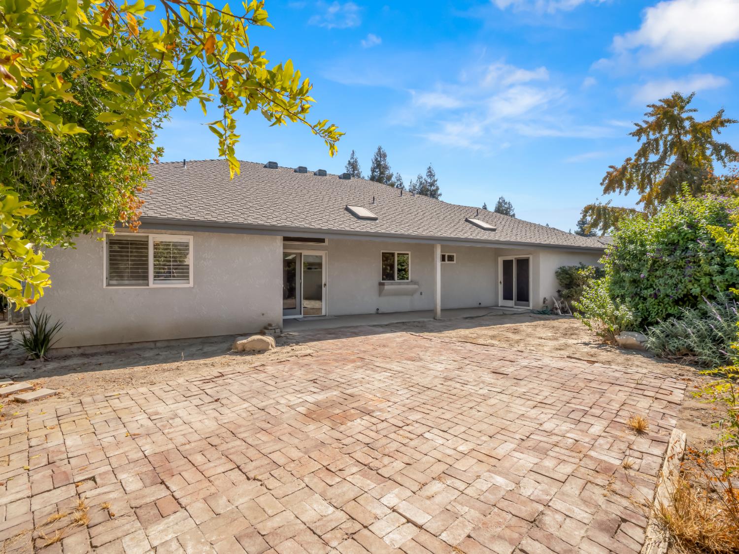 2055 N Cambridge Cir, Reedley, CA 93654