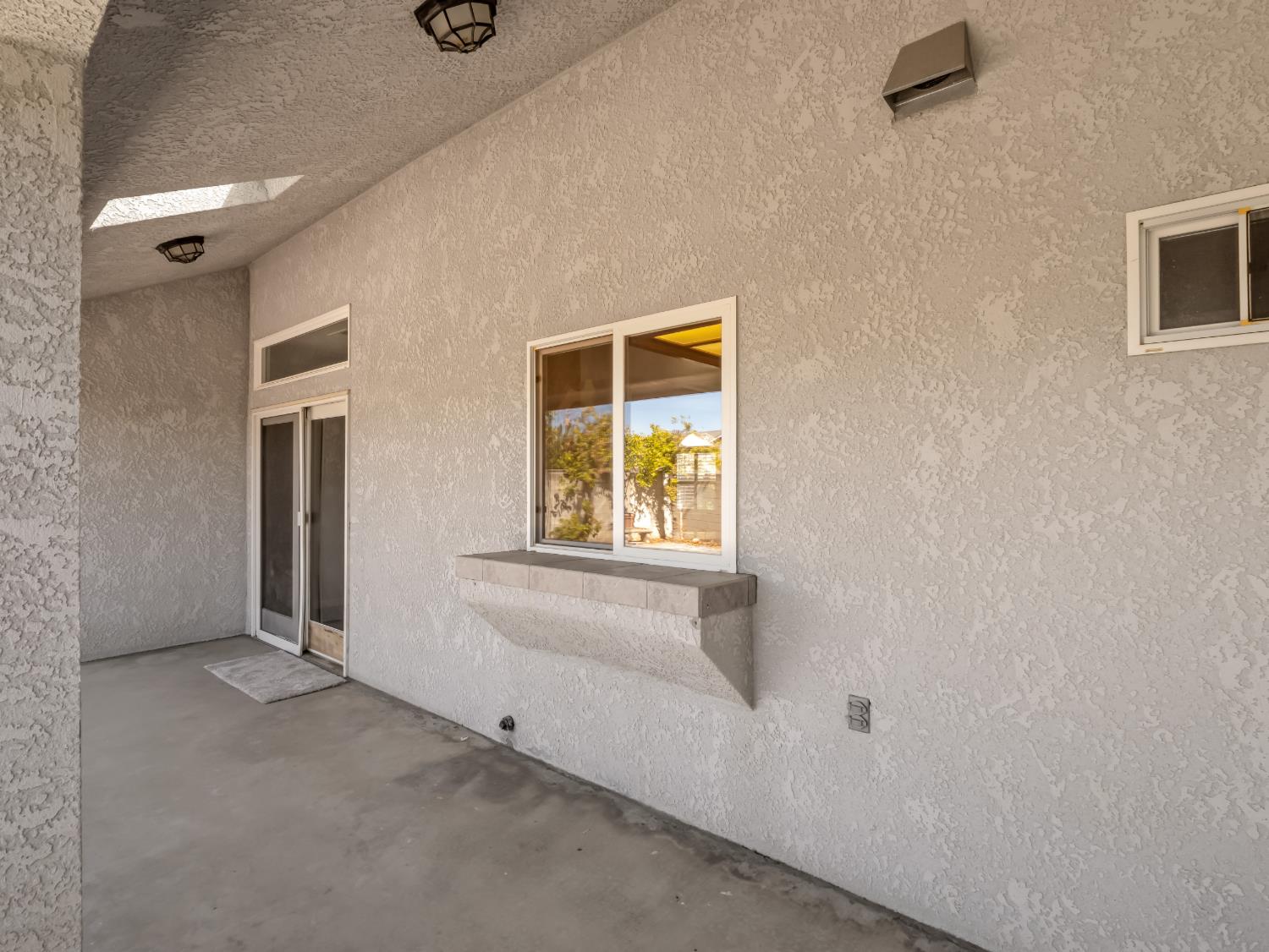 2055 N Cambridge Cir, Reedley, CA 93654