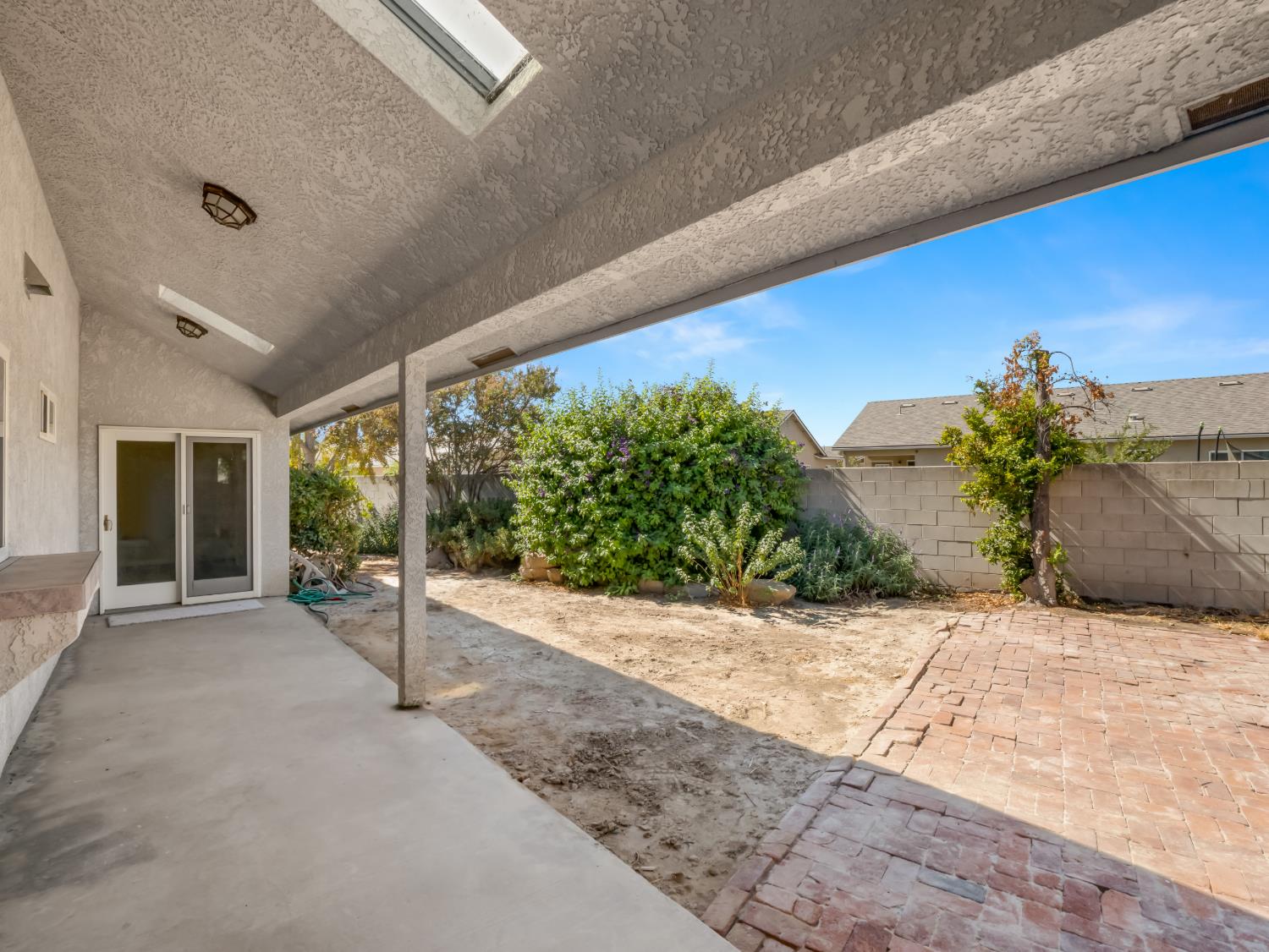 2055 N Cambridge Cir, Reedley, CA 93654