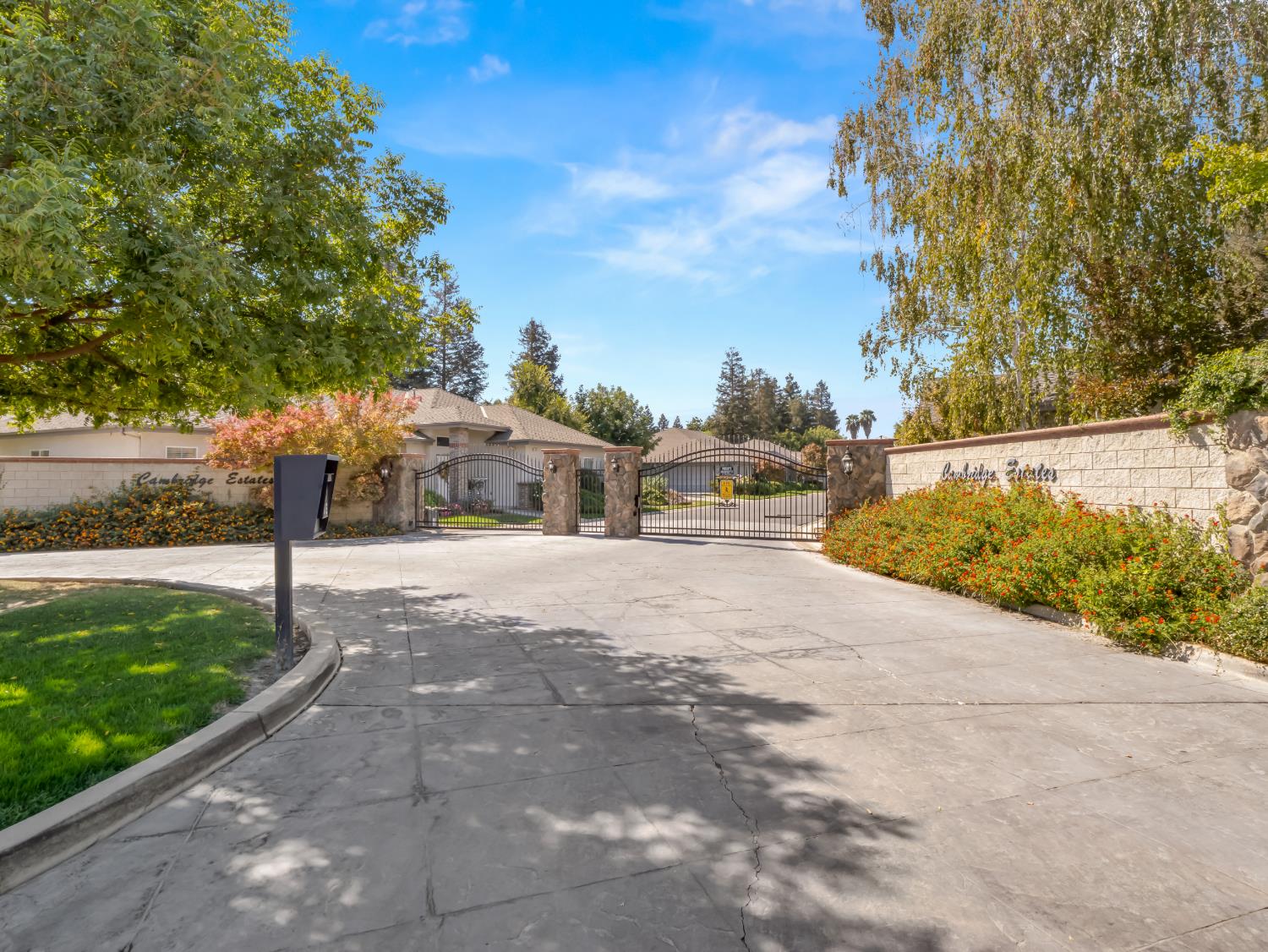 2055 N Cambridge Cir, Reedley, CA 93654